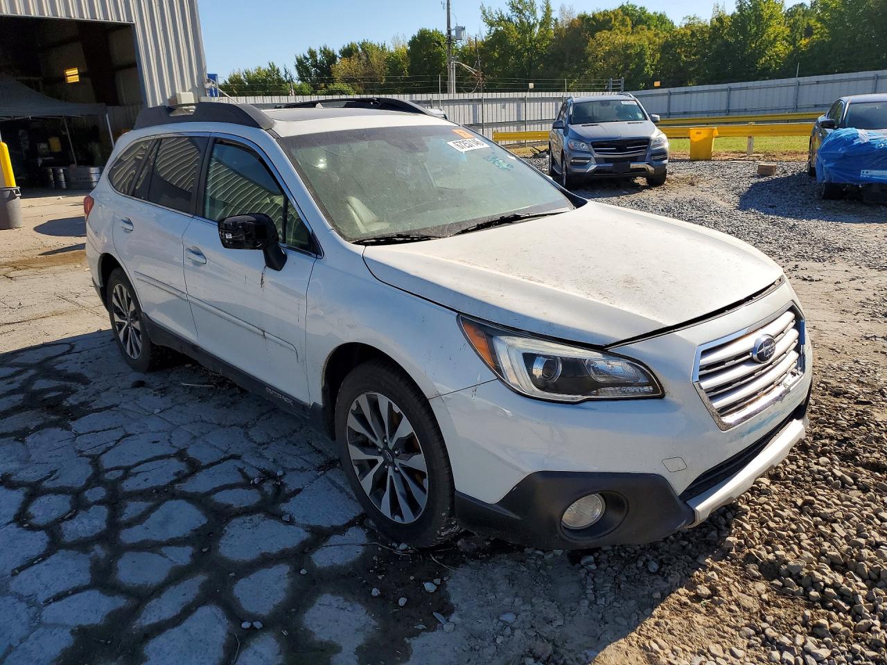 2017 Subaru Outback 2.5i Limited White vin: 4S4BSANC3H3424449