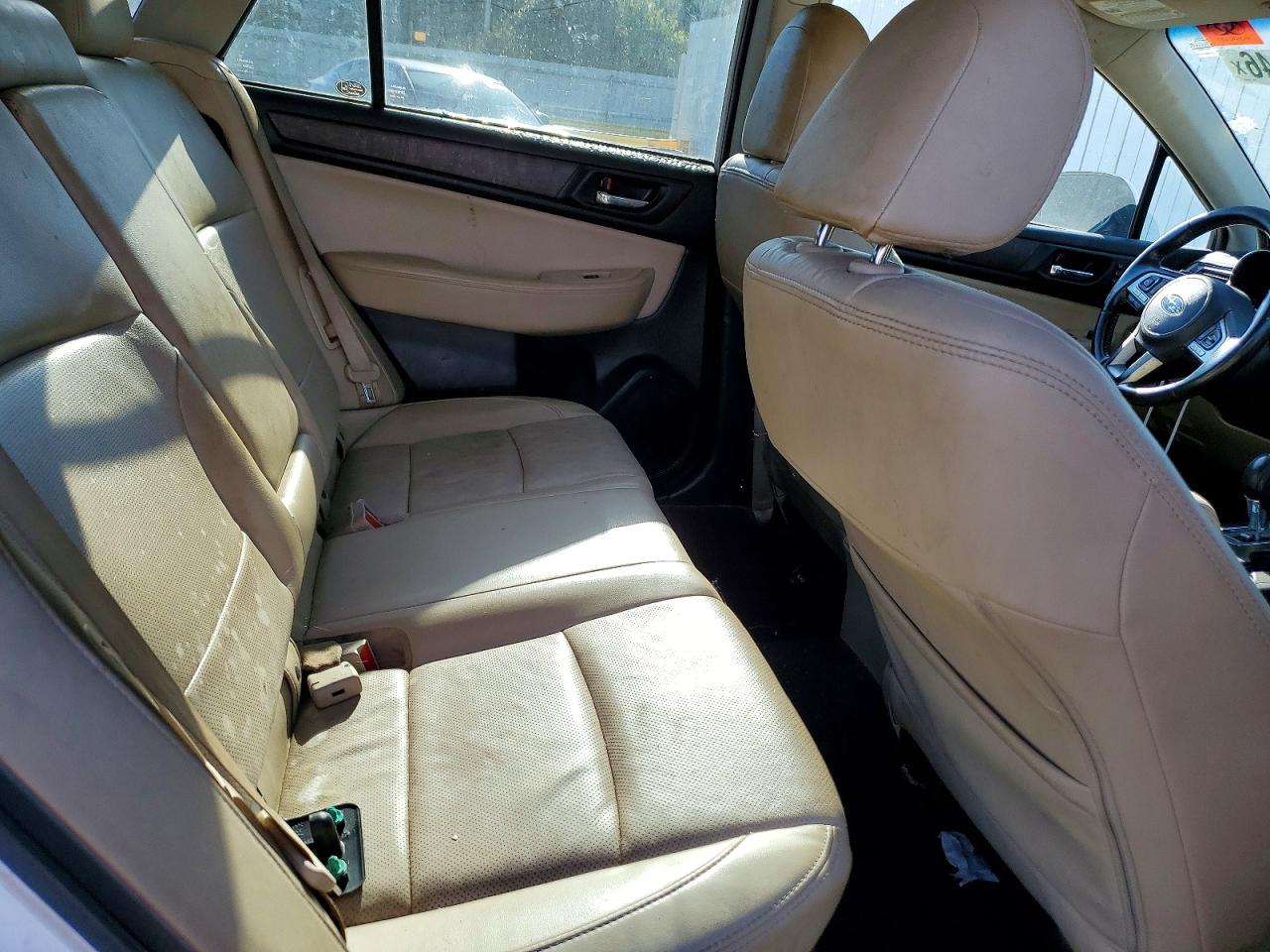 2017 Subaru Outback 2.5i Limited White vin: 4S4BSANC3H3424449