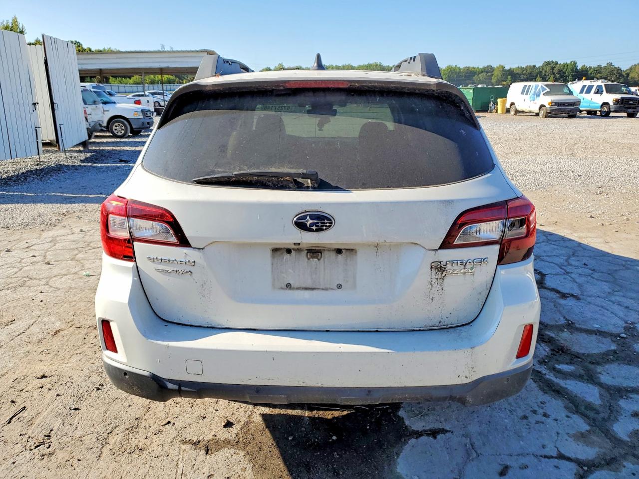 2017 Subaru Outback 2.5i Limited White vin: 4S4BSANC3H3424449