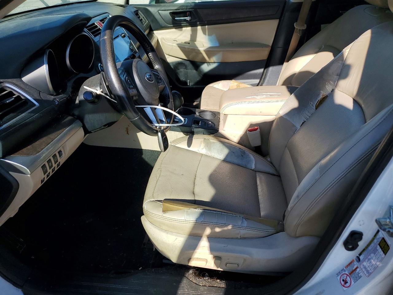 2017 Subaru Outback 2.5i Limited White vin: 4S4BSANC3H3424449