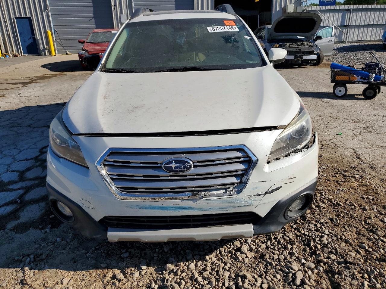 2017 Subaru Outback 2.5i Limited White vin: 4S4BSANC3H3424449