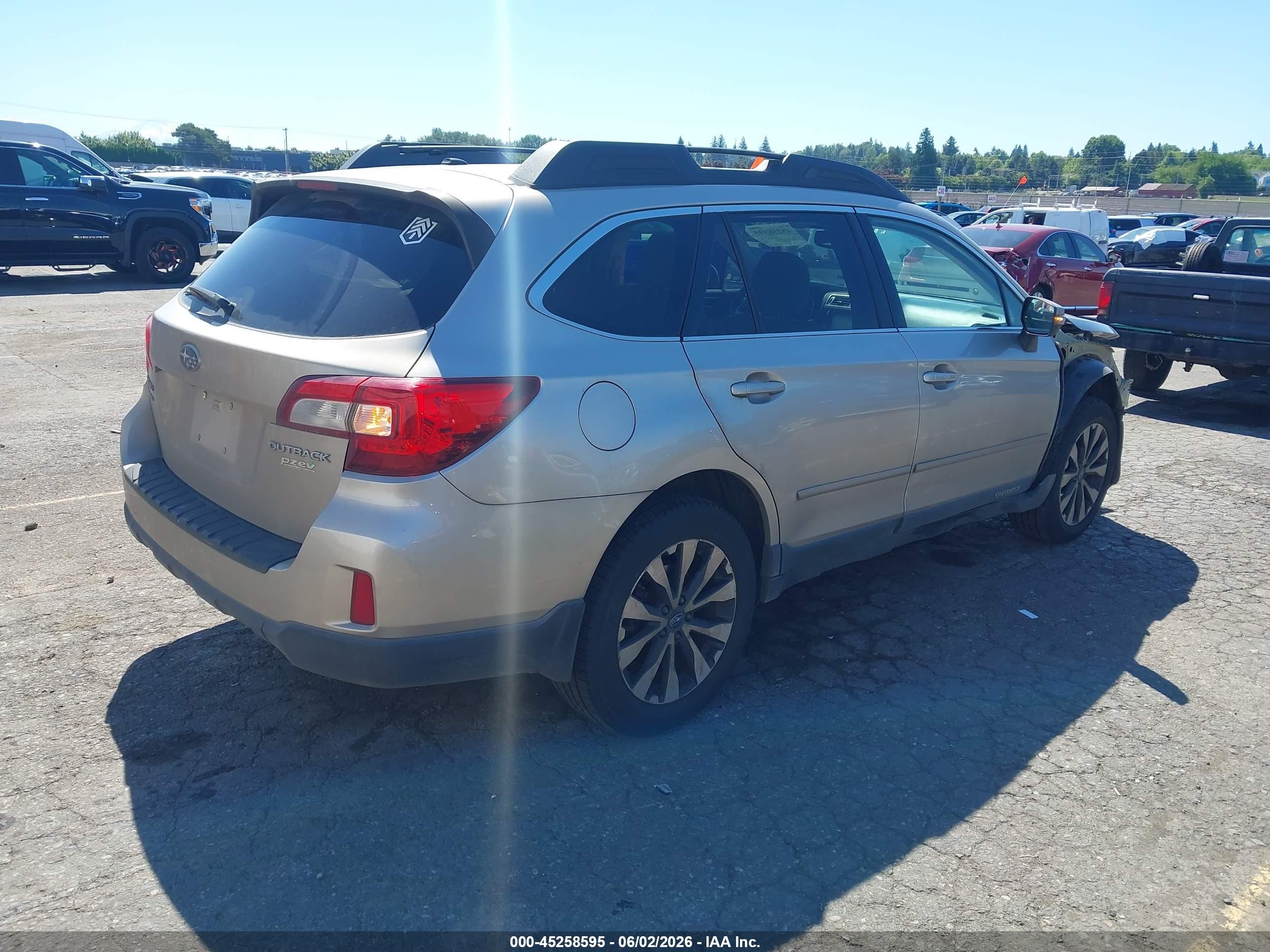2015 Subaru Outback 2.5i Limited Gold vin: 4S4BSANC4F3285929
