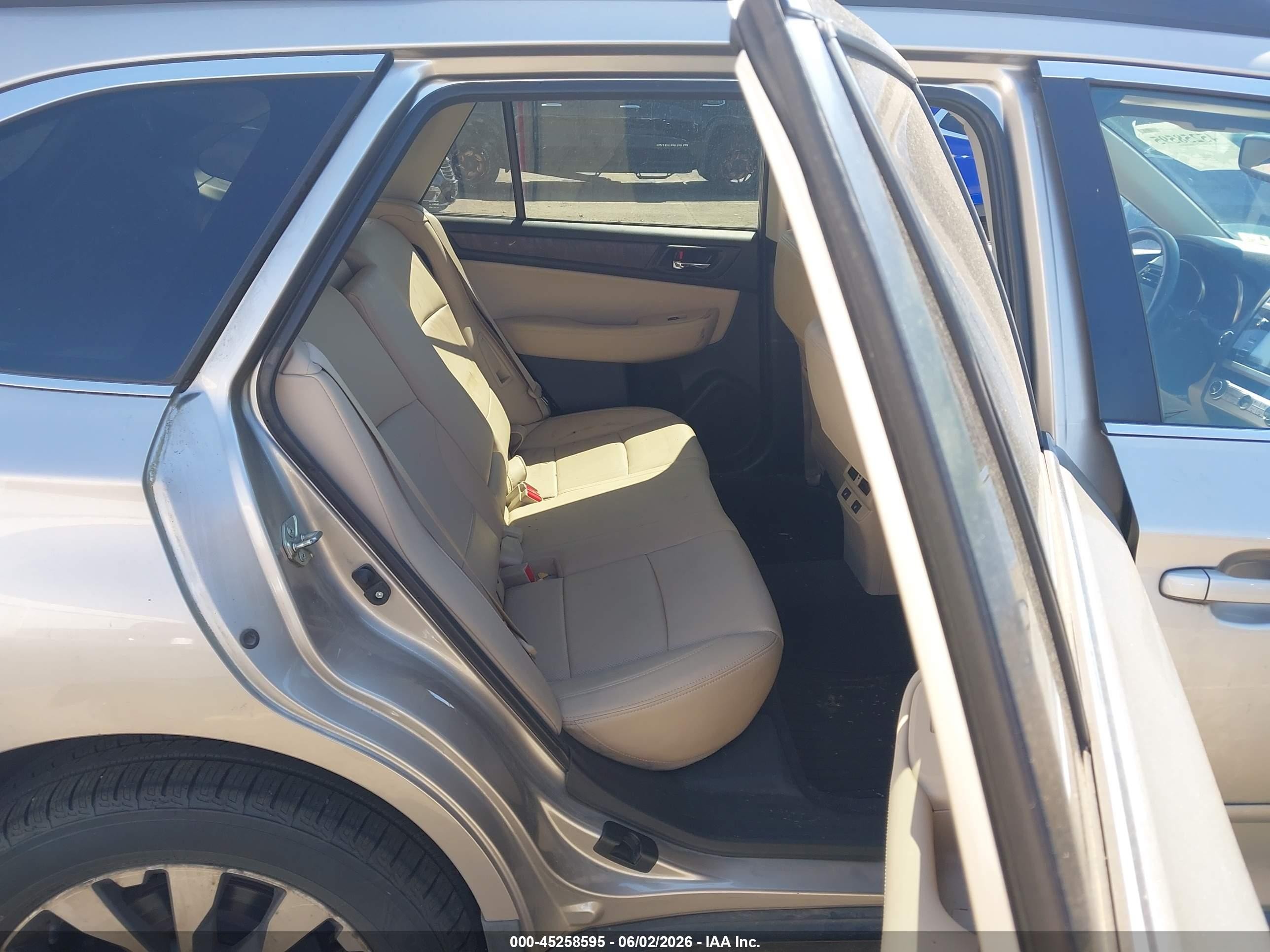 2015 Subaru Outback 2.5i Limited Gold vin: 4S4BSANC4F3285929