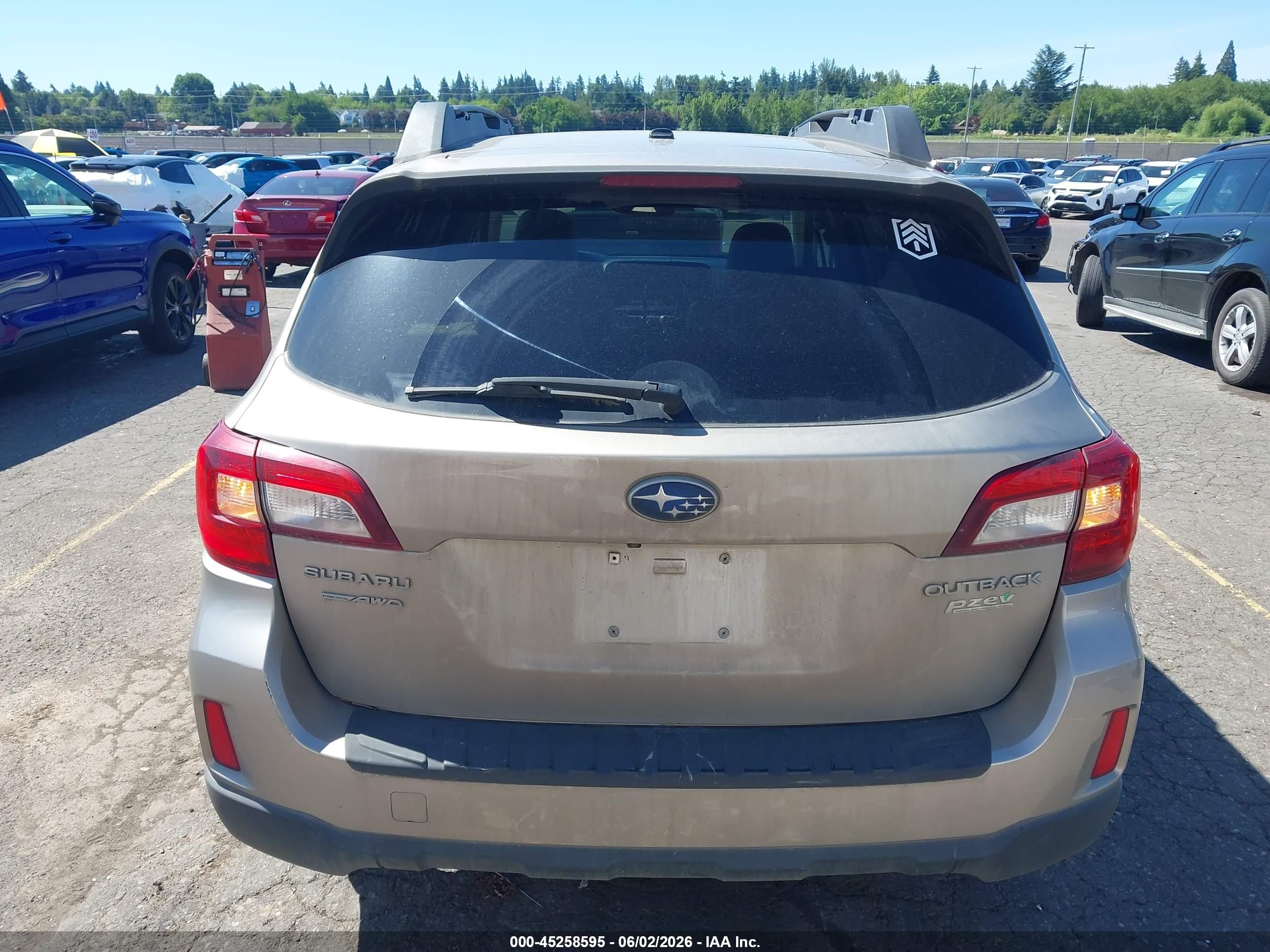 2015 Subaru Outback 2.5i Limited Gold vin: 4S4BSANC4F3285929