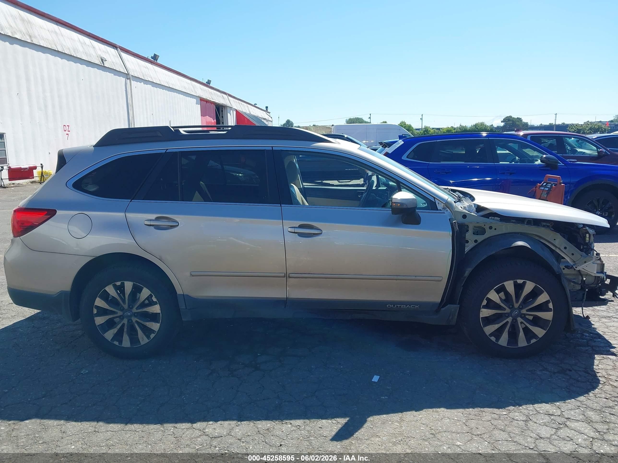 2015 Subaru Outback 2.5i Limited Gold vin: 4S4BSANC4F3285929