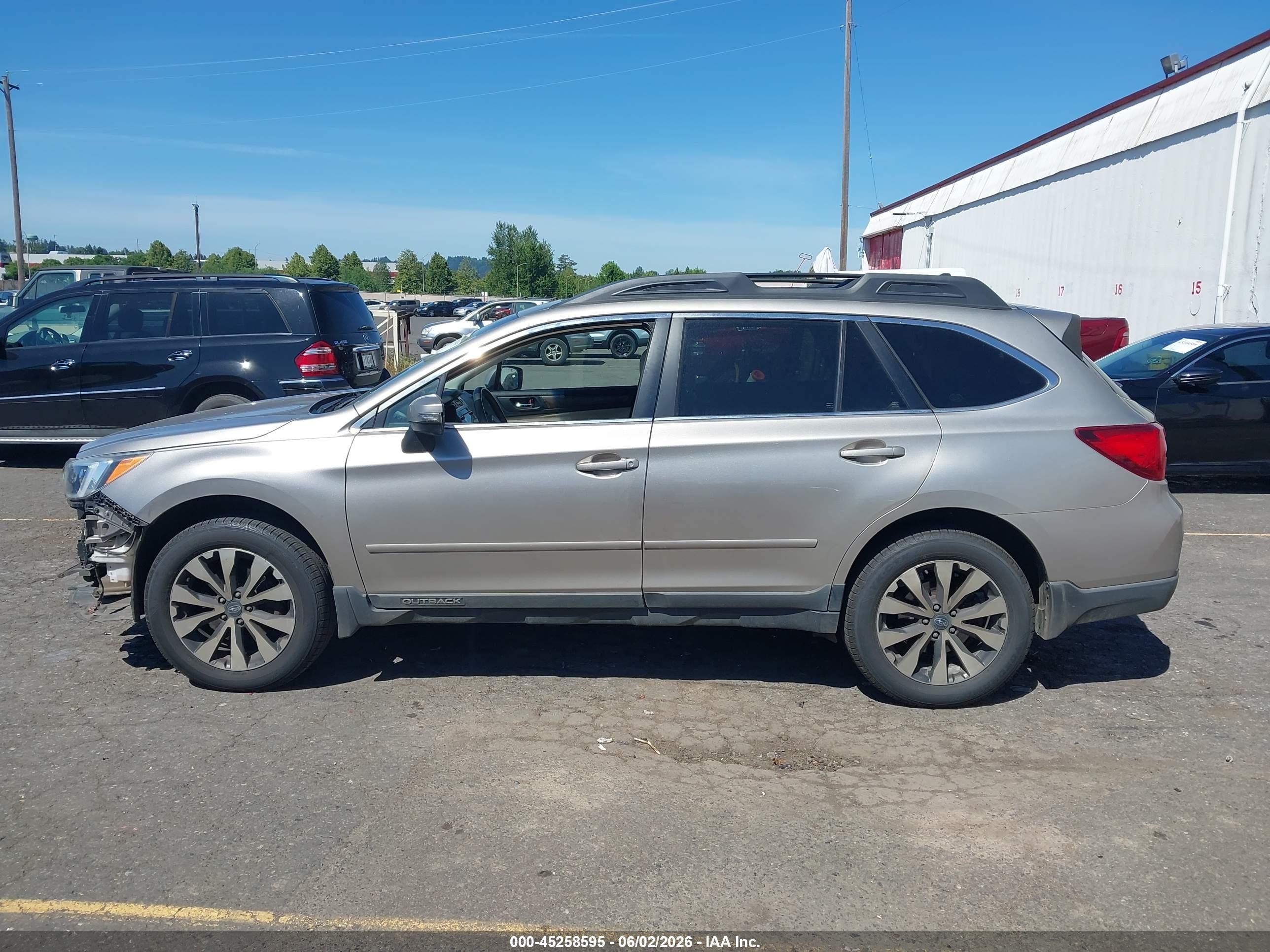 2015 Subaru Outback 2.5i Limited Gold vin: 4S4BSANC4F3285929