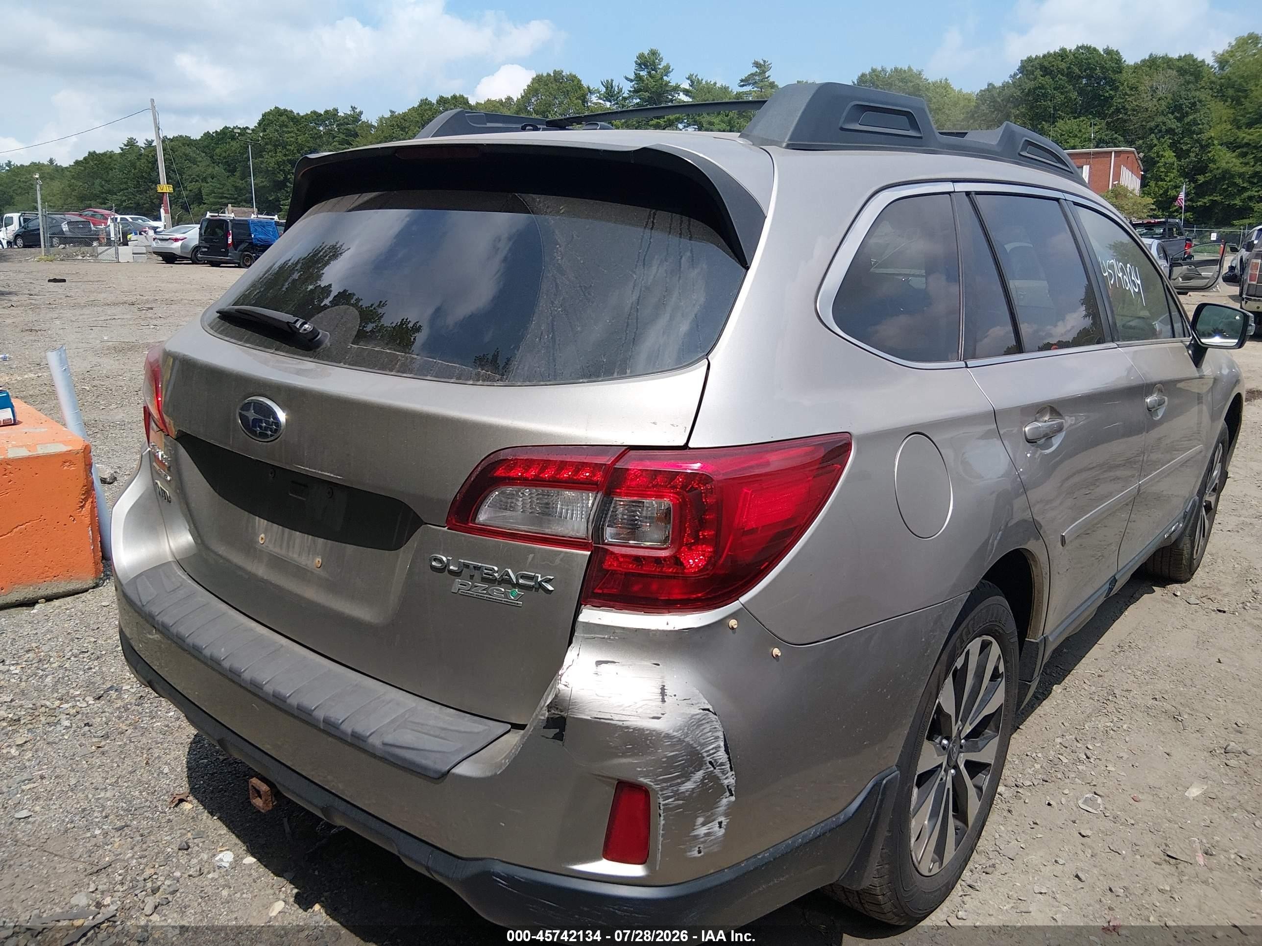 2015 Subaru Outback 2.5i Limited Желто-коричневый vin: 4S4BSANC4F3334398