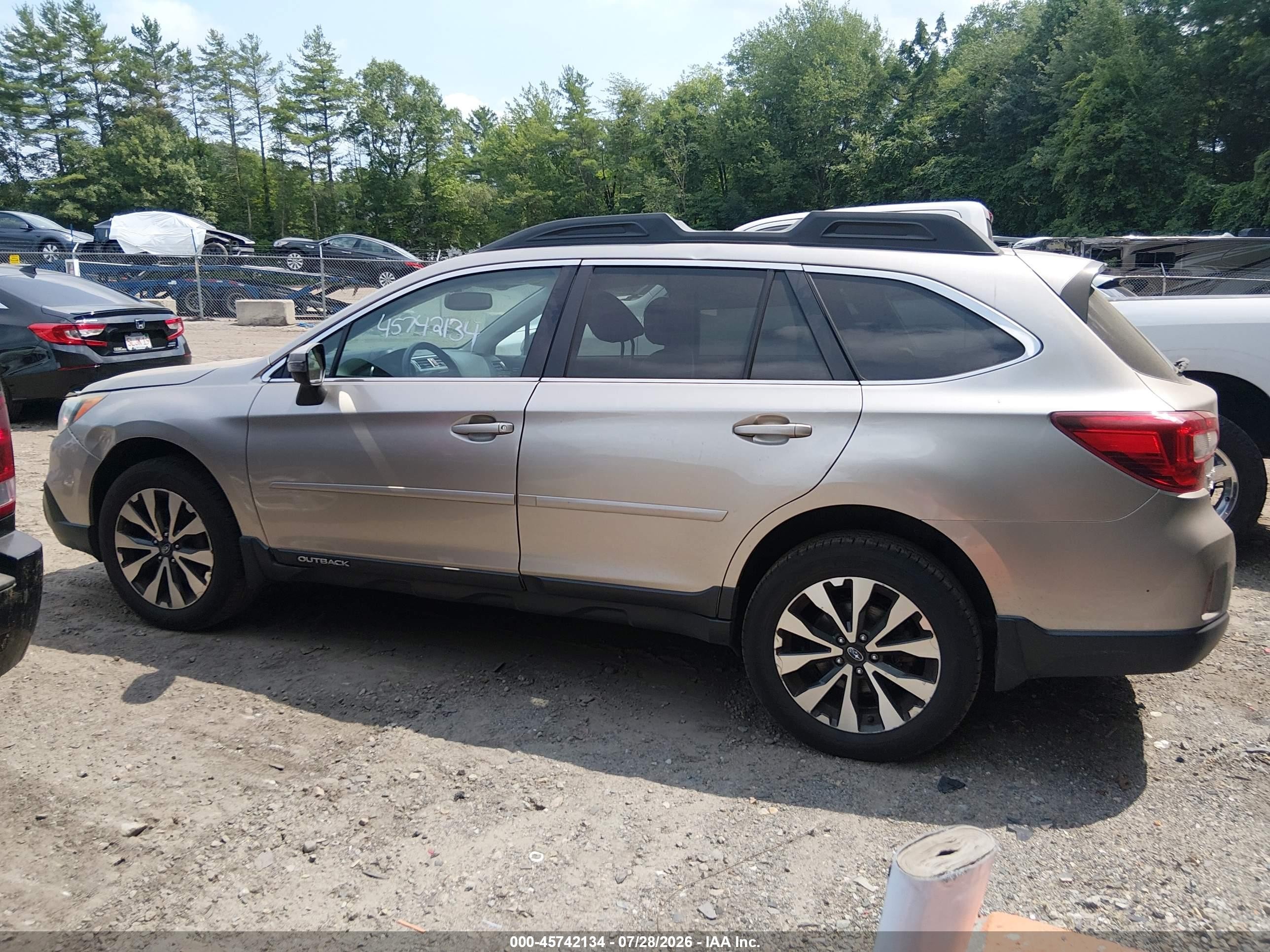 2015 Subaru Outback 2.5i Limited Желто-коричневый vin: 4S4BSANC4F3334398