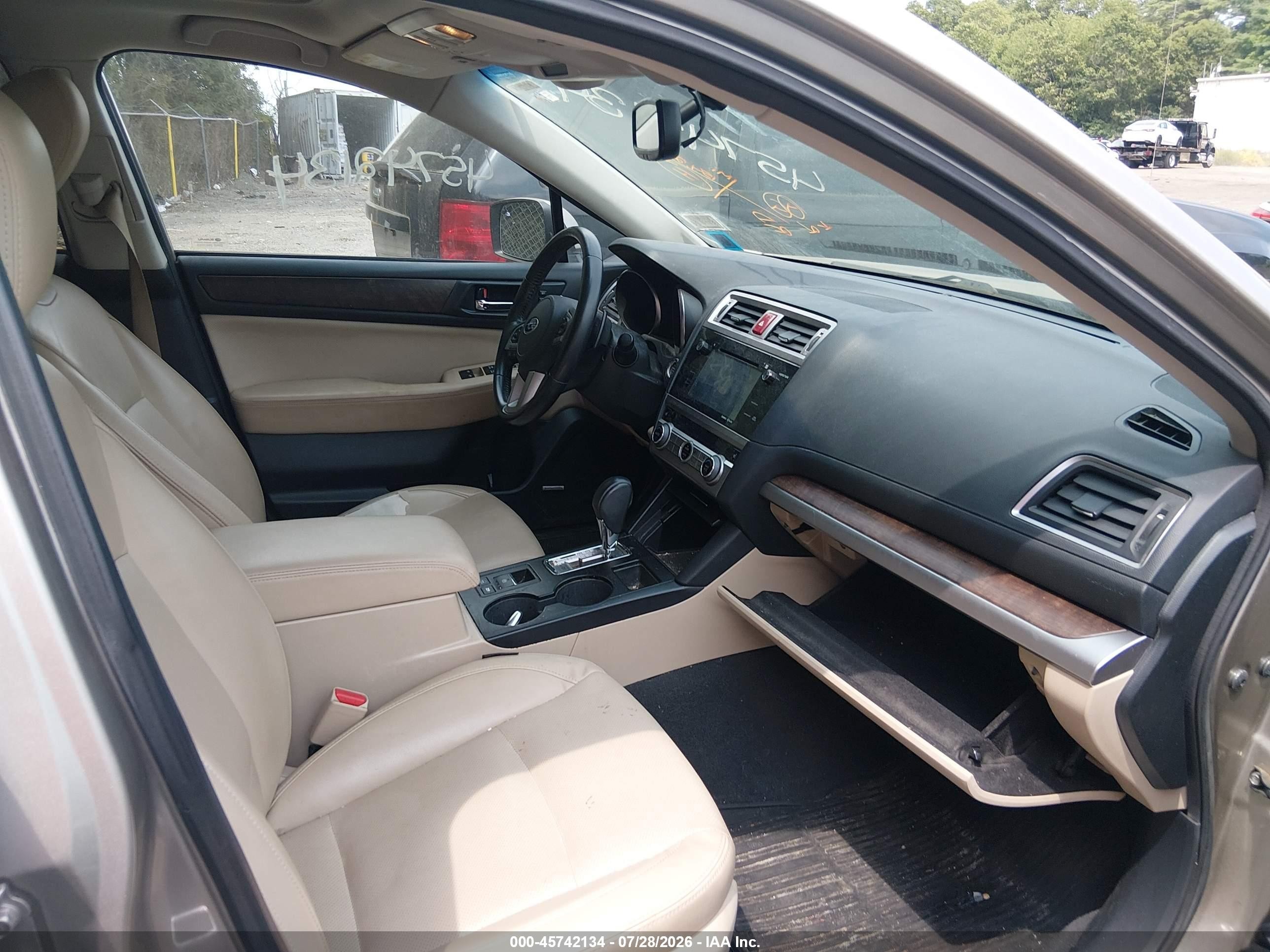 2015 Subaru Outback 2.5i Limited Желто-коричневый vin: 4S4BSANC4F3334398