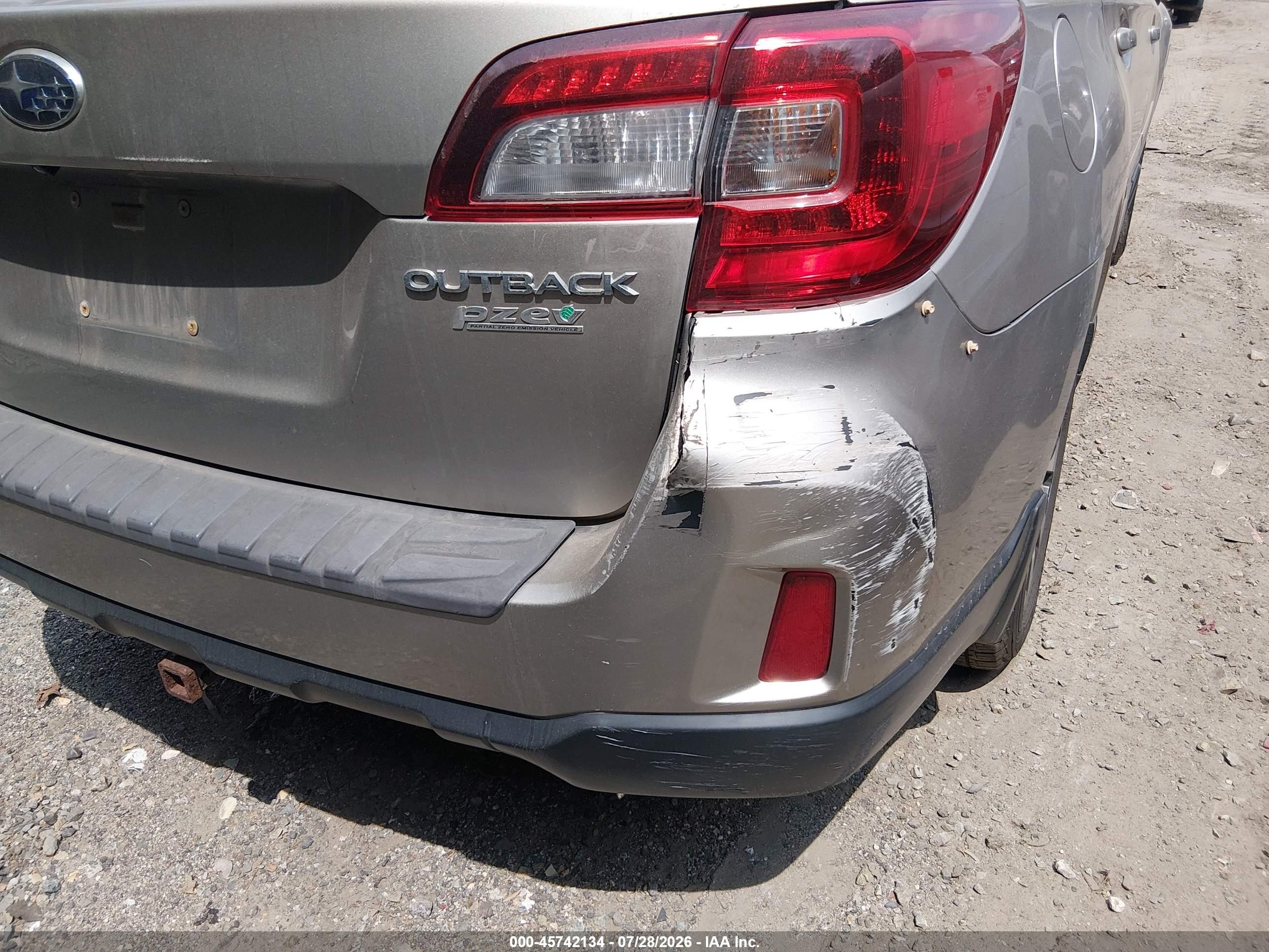 2015 Subaru Outback 2.5i Limited Желто-коричневый vin: 4S4BSANC4F3334398
