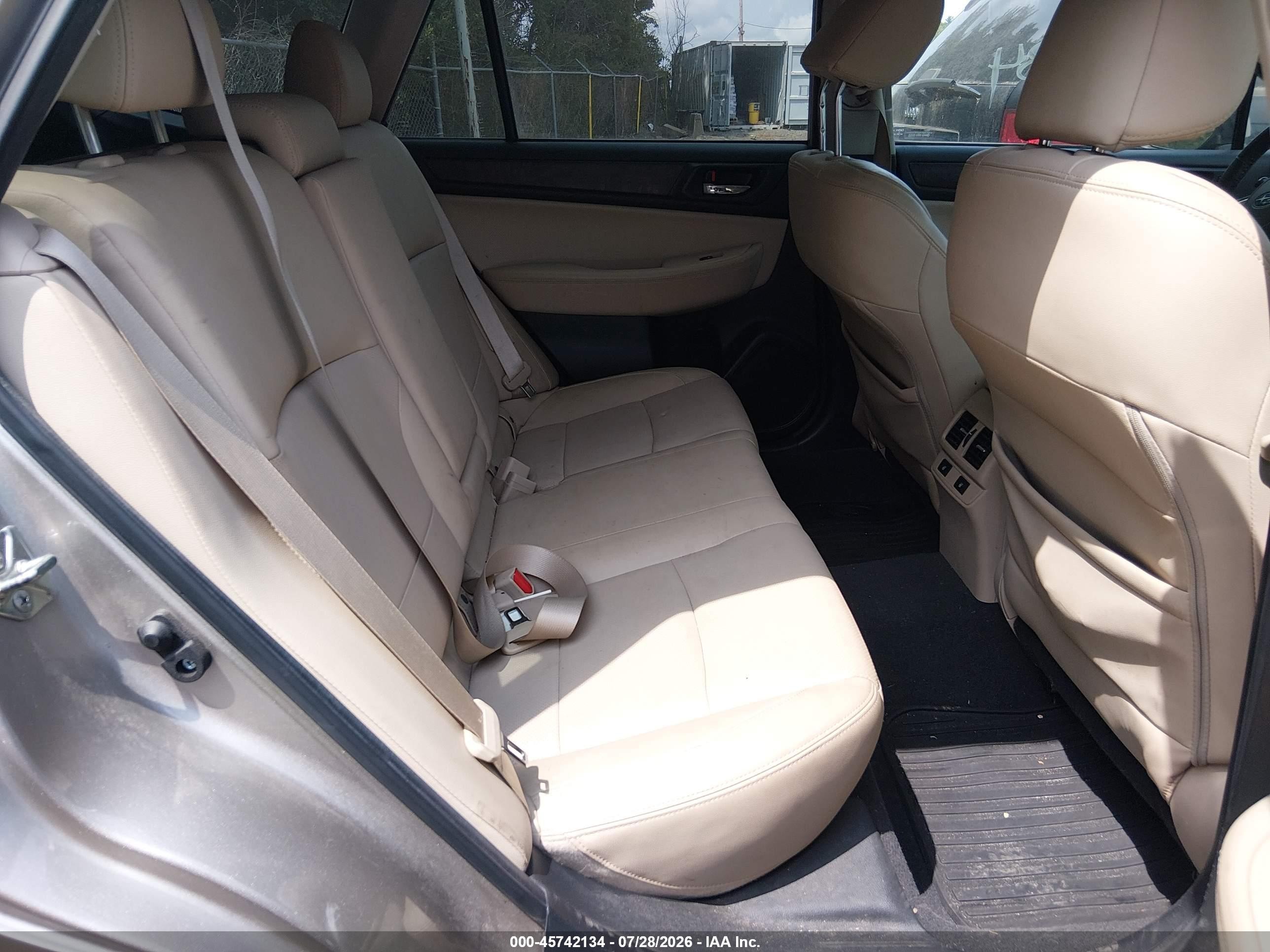 2015 Subaru Outback 2.5i Limited Желто-коричневый vin: 4S4BSANC4F3334398