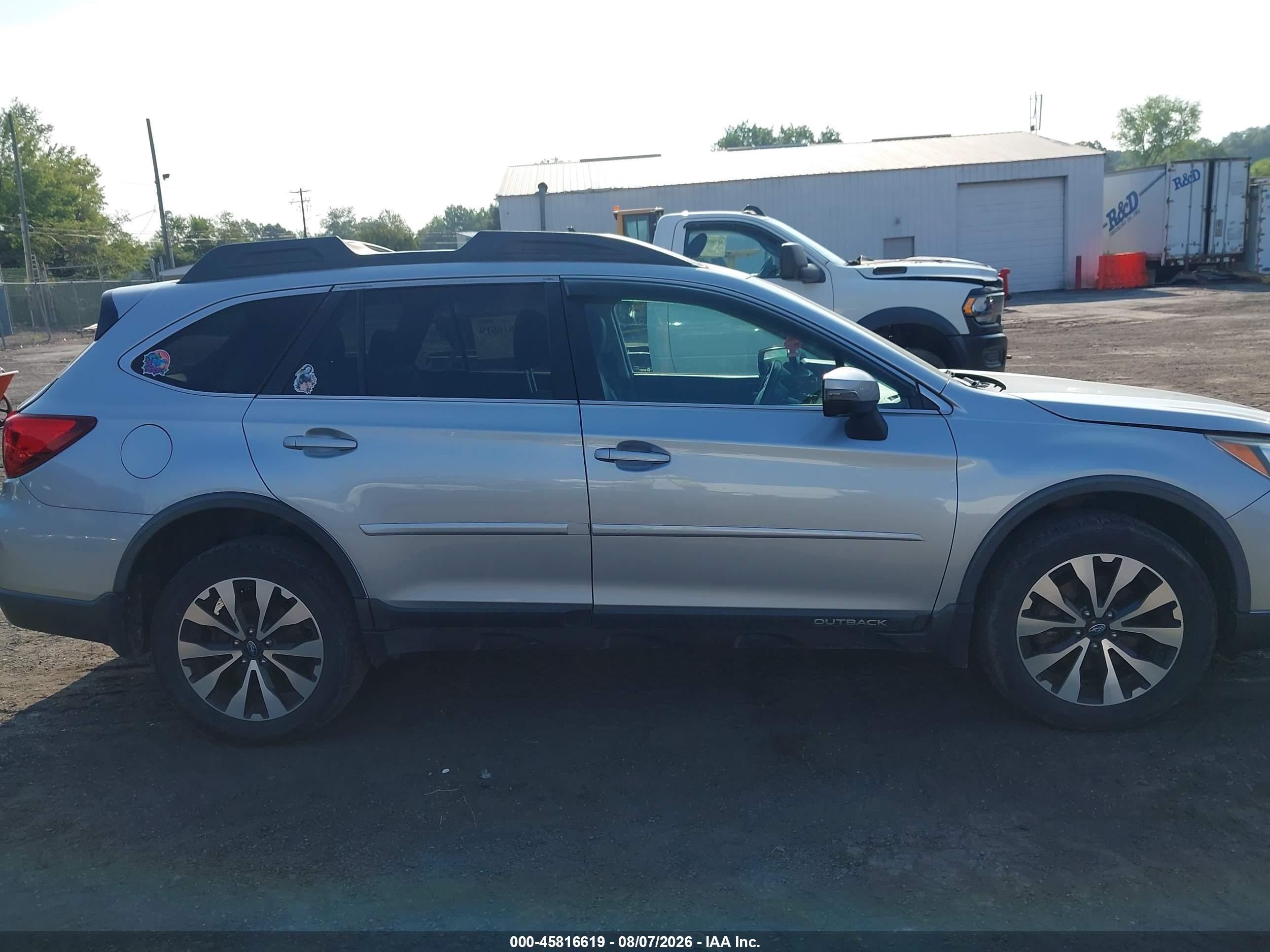 2016 Subaru Outback 2.5i Limited Silver vin: 4S4BSANC4G3227076