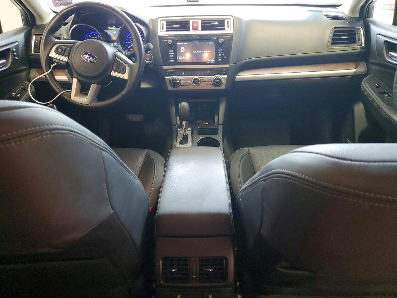 2017 Subaru Outback 2.5i Limited Серебряный vin: 4S4BSANC4H3300061