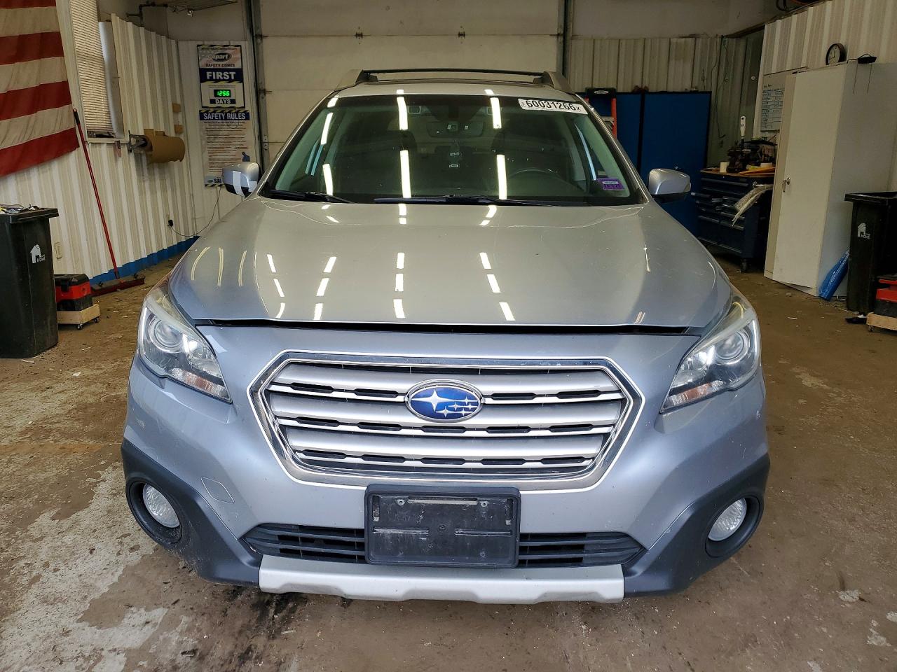 2017 Subaru Outback 2.5i Limited Серебряный vin: 4S4BSANC4H3300061