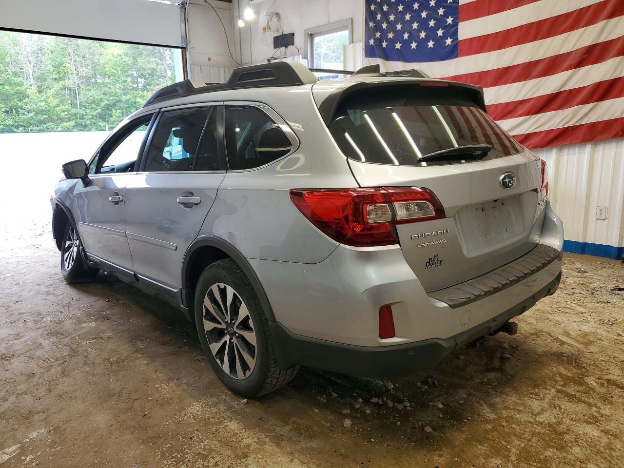 2017 Subaru Outback 2.5i Limited Серебряный vin: 4S4BSANC4H3300061