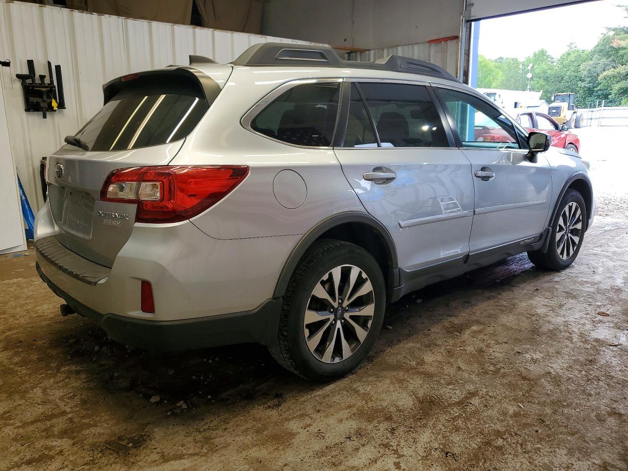 2017 Subaru Outback 2.5i Limited Серебряный vin: 4S4BSANC4H3300061