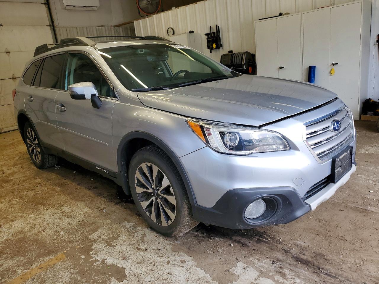 2017 Subaru Outback 2.5i Limited Серебряный vin: 4S4BSANC4H3300061