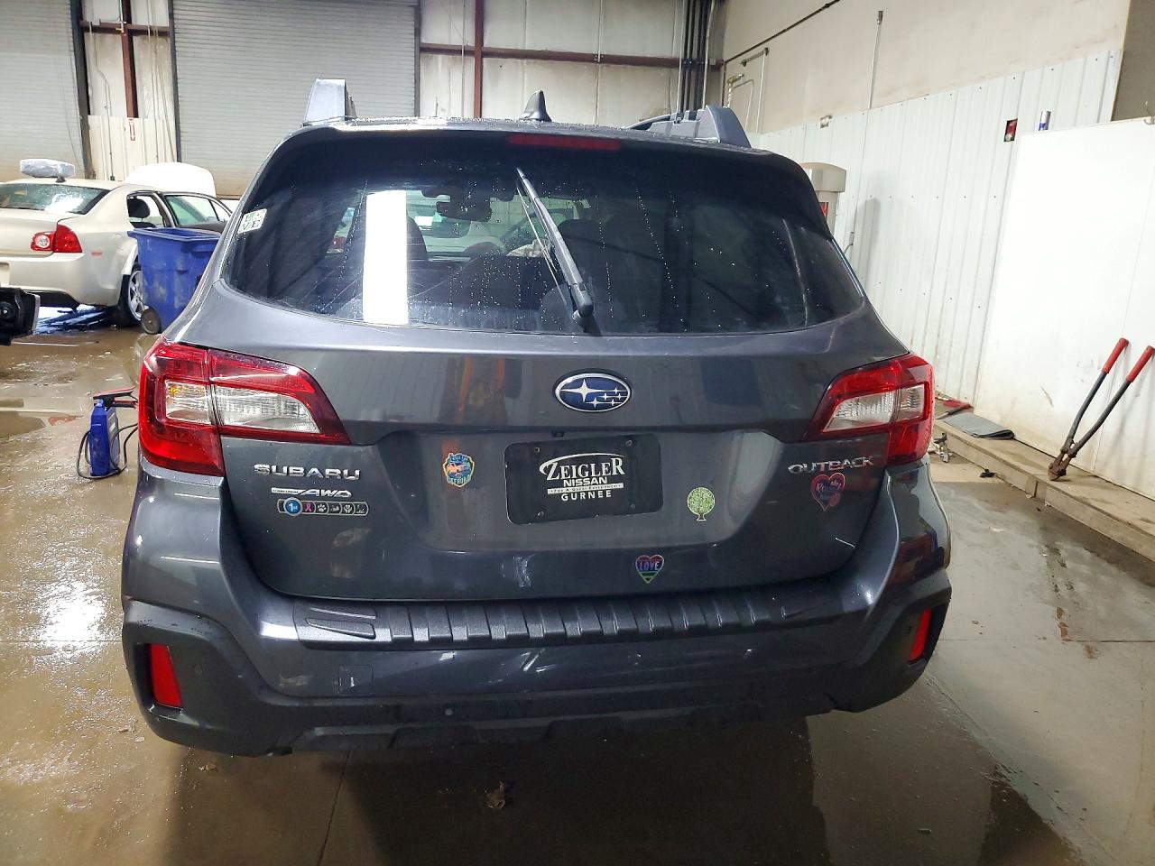 2018 Subaru Outback 2.5i Limited Gray vin: 4S4BSANC4J3205506