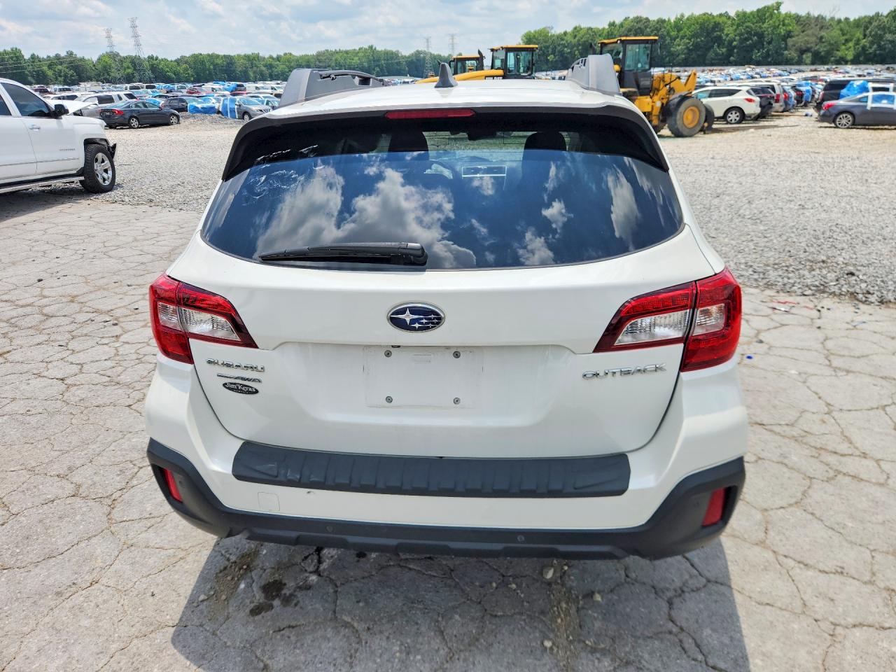 2018 Subaru Outback 2.5i Limited White vin: 4S4BSANC6J3262323