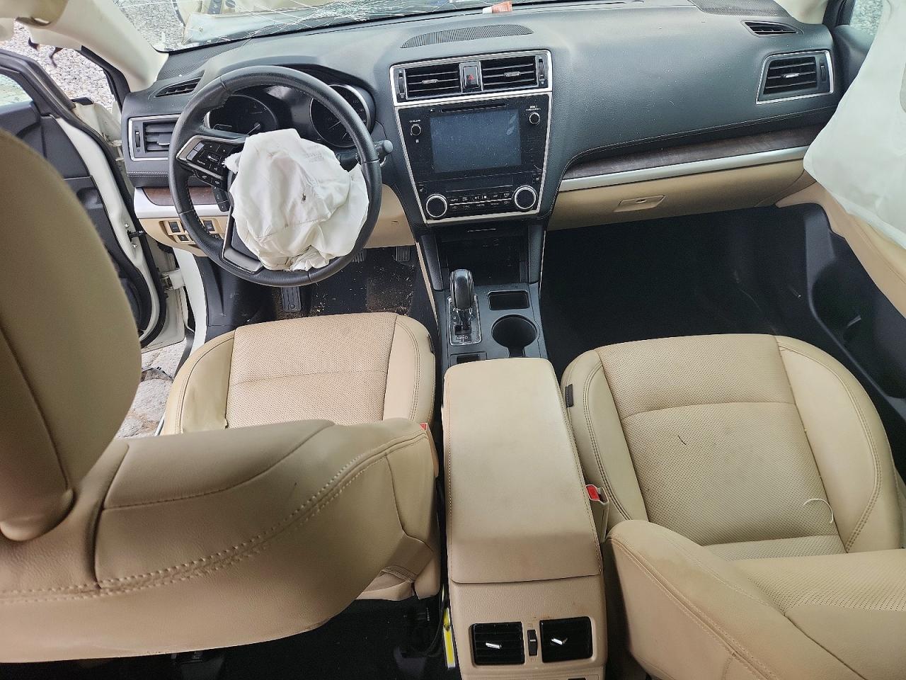 2018 Subaru Outback 2.5i Limited White vin: 4S4BSANC6J3262323
