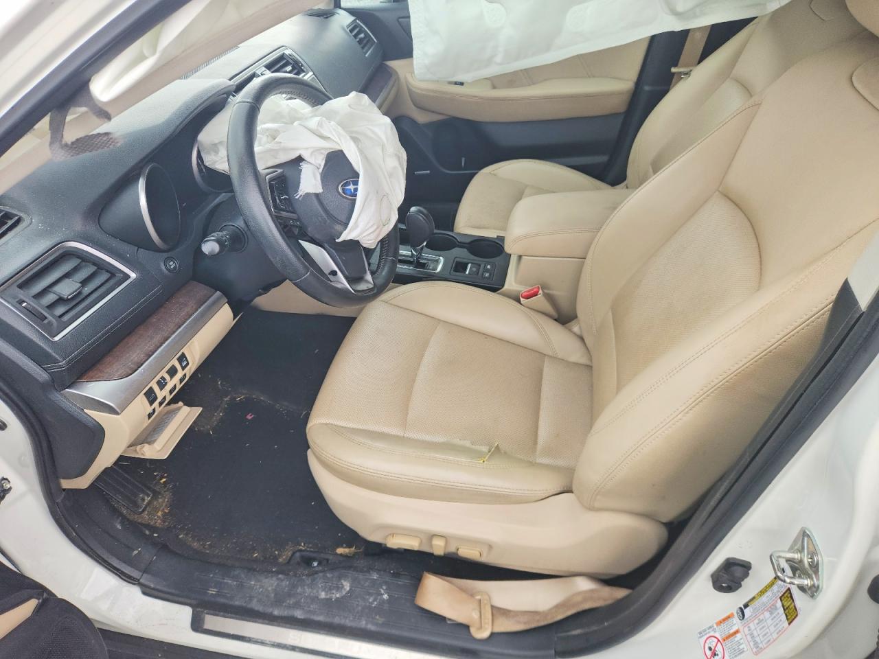2018 Subaru Outback 2.5i Limited White vin: 4S4BSANC6J3262323