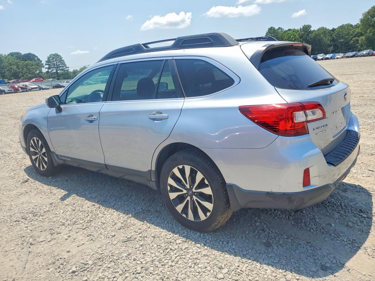 2015 Subaru Outback 2.5i Limited Серебряный vin: 4S4BSANC7F3278912