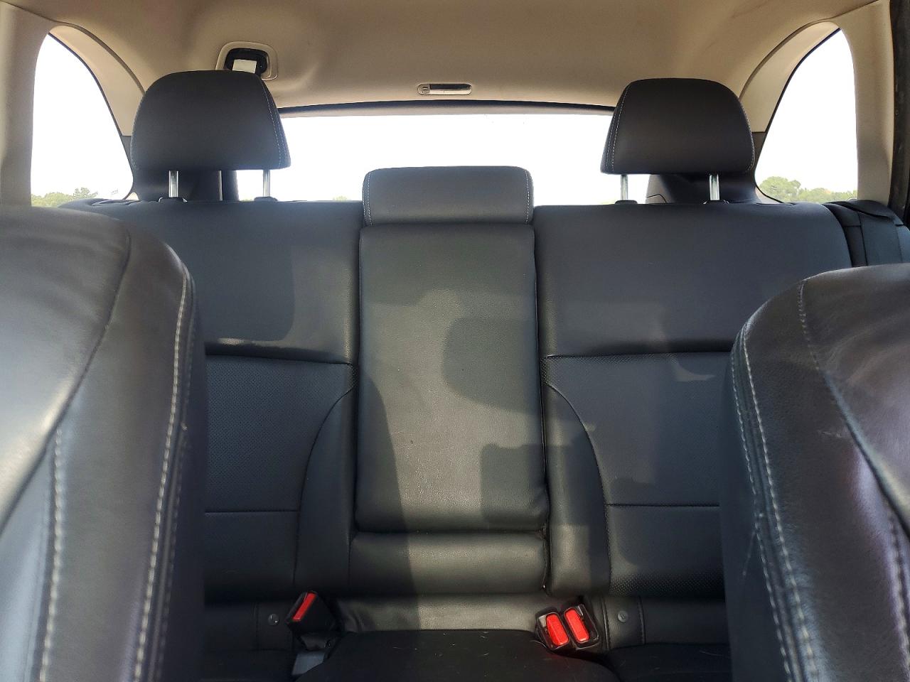 2015 Subaru Outback 2.5i Limited Серебряный vin: 4S4BSANC7F3278912