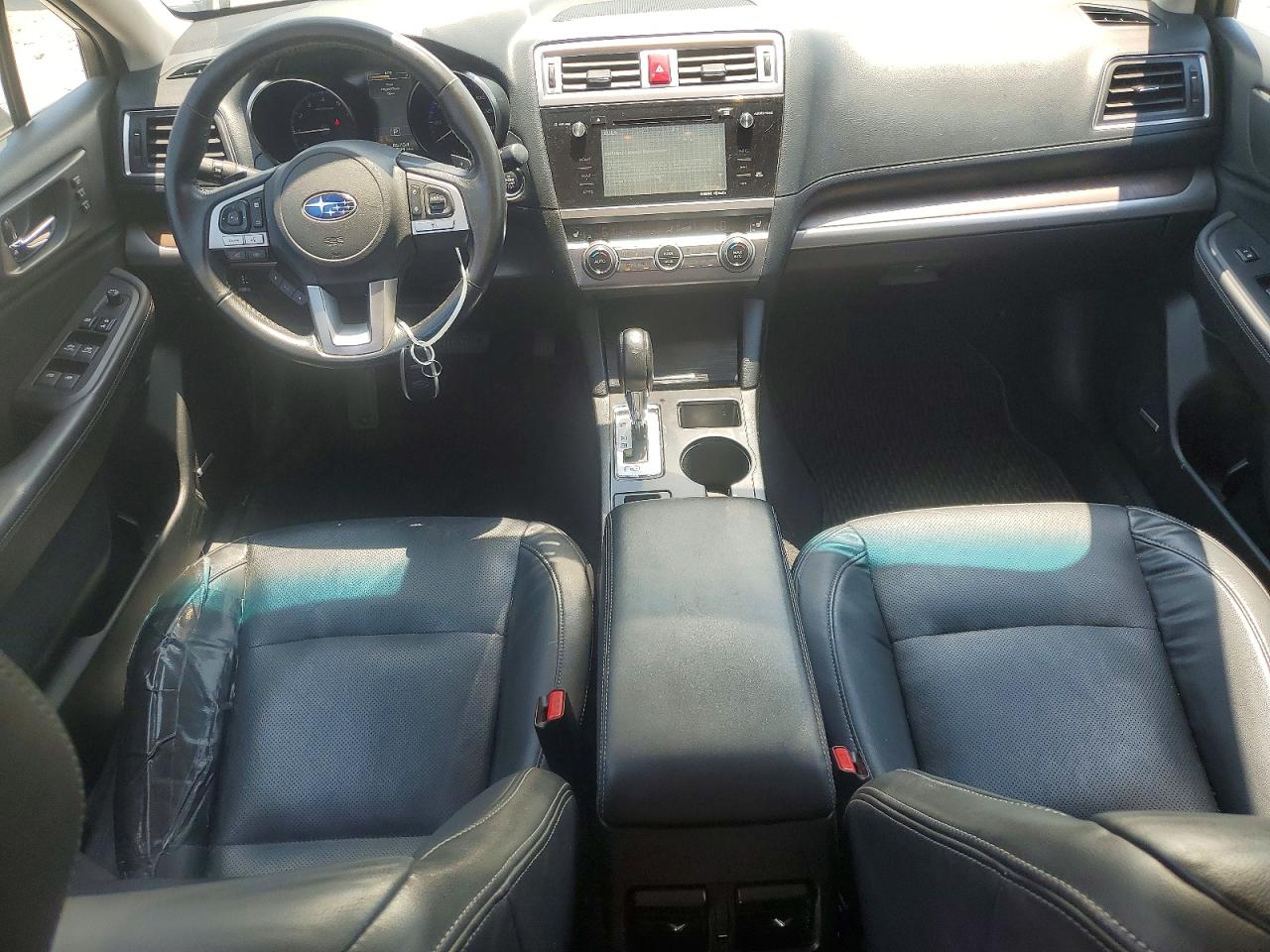 2015 Subaru Outback 2.5i Limited Серебряный vin: 4S4BSANC7F3278912