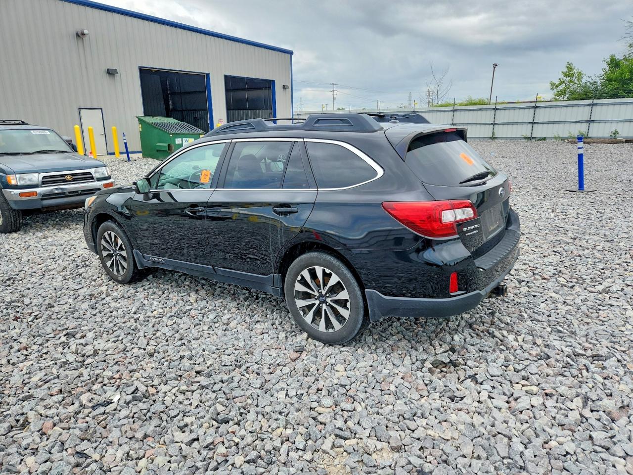 2015 Subaru Outback 2.5i Limited Черный vin: 4S4BSANC7F3321189
