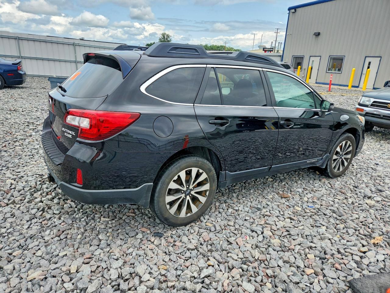 2015 Subaru Outback 2.5i Limited Черный vin: 4S4BSANC7F3321189