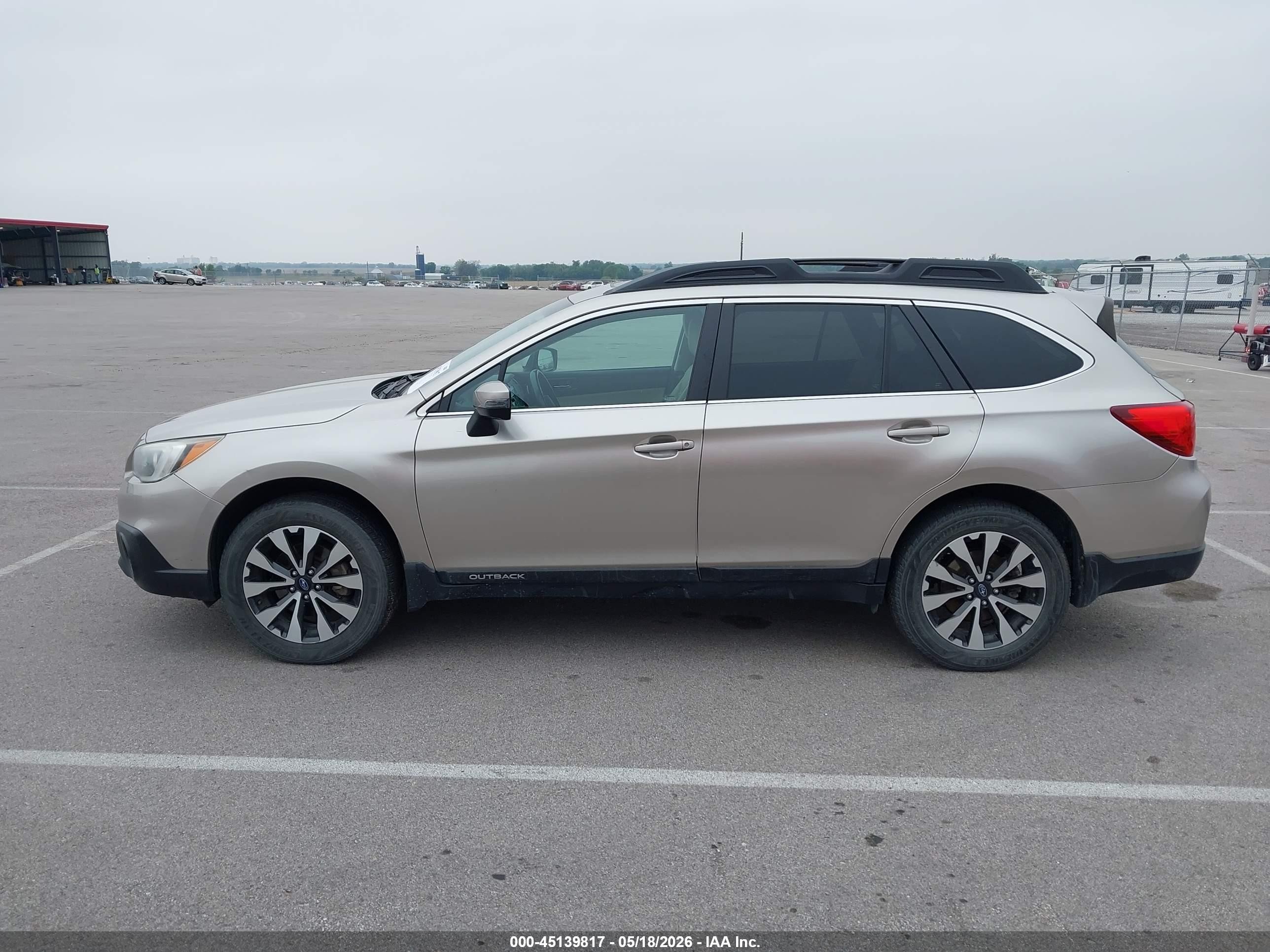 2017 Subaru Outback 2.5i Limited Желто-коричневый vin: 4S4BSANC7H3213674