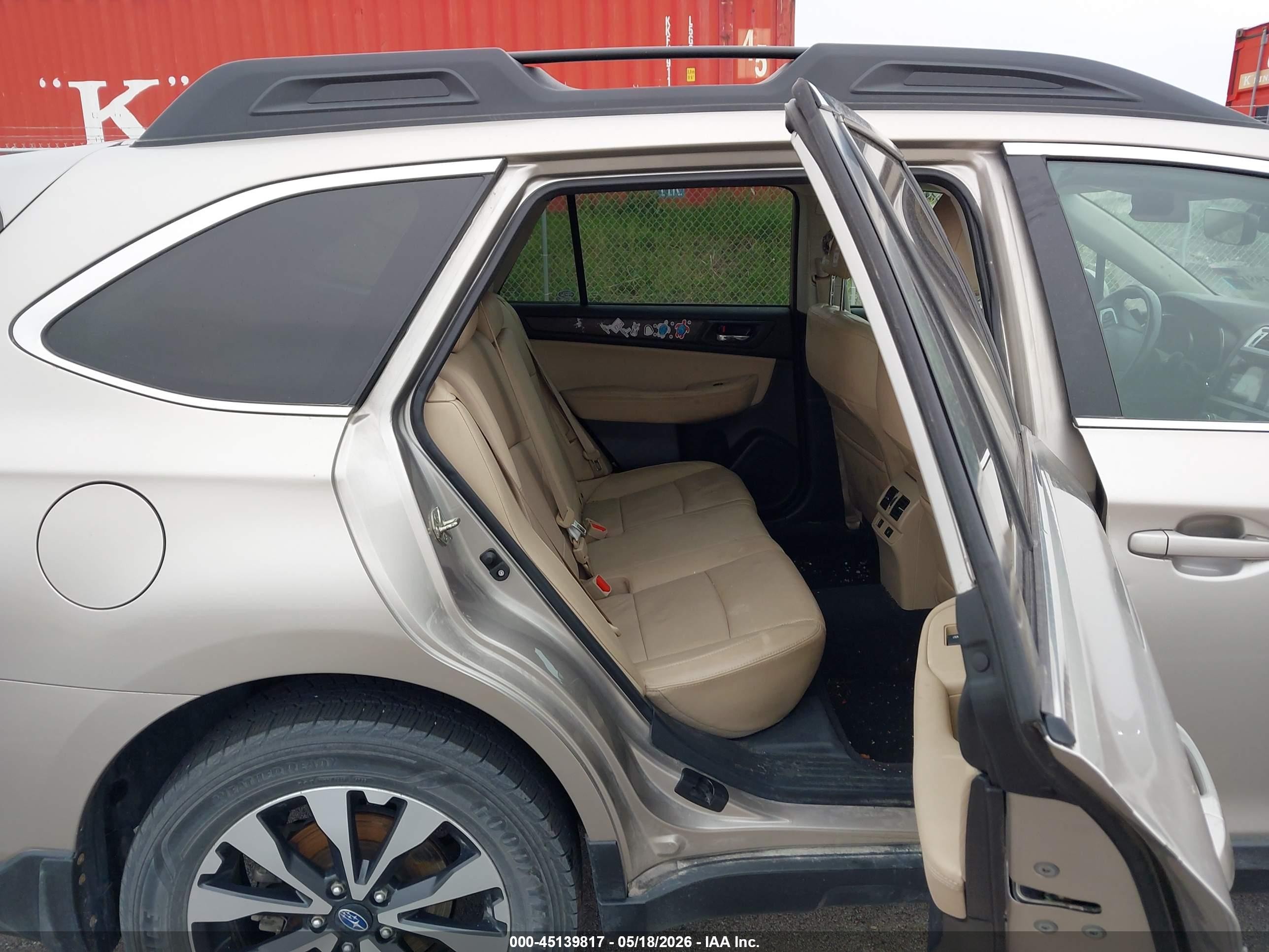 2017 Subaru Outback 2.5i Limited Желто-коричневый vin: 4S4BSANC7H3213674