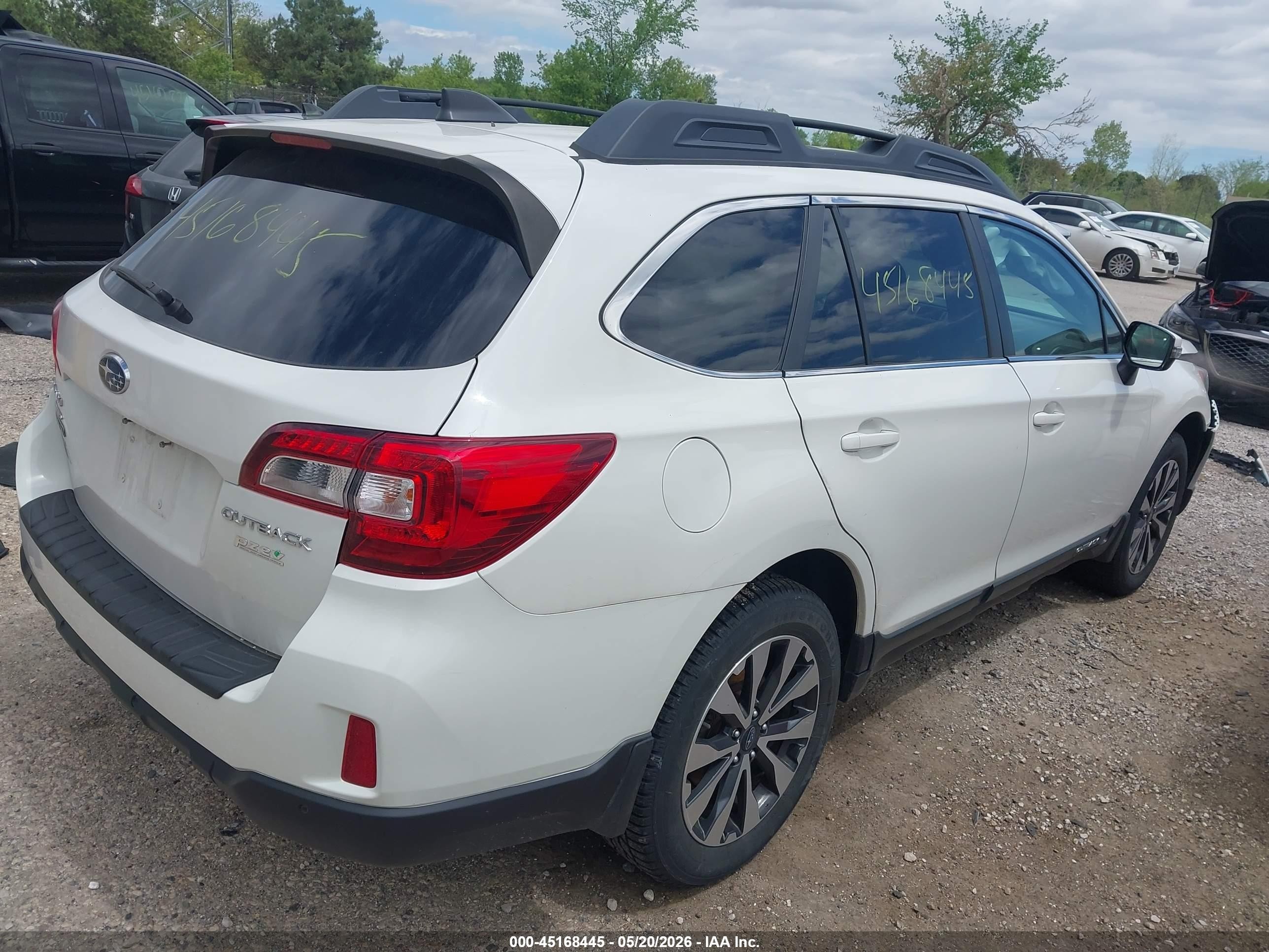 2017 Subaru Outback 2.5i Limited White vin: 4S4BSANC7H3278637