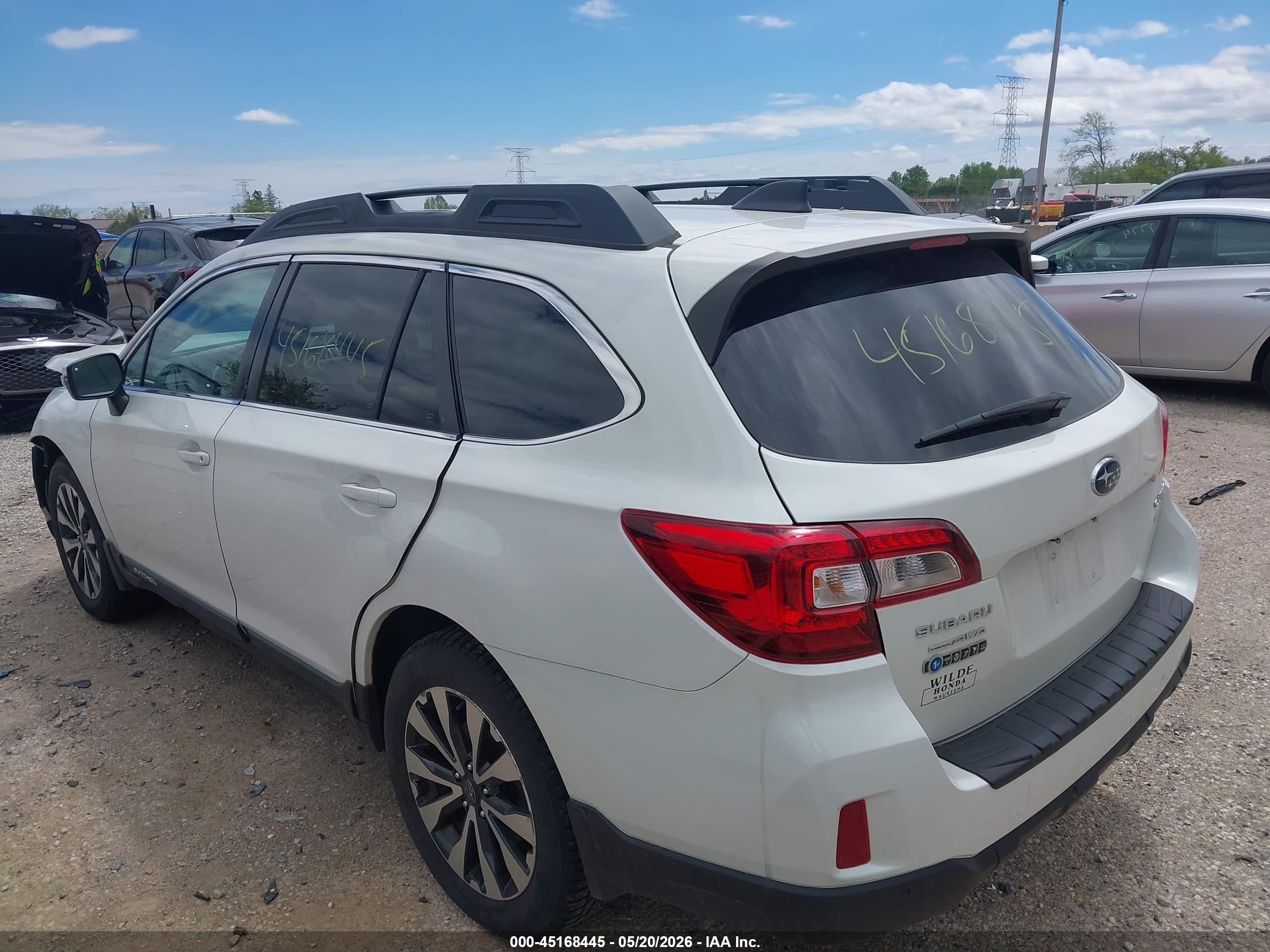 2017 Subaru Outback 2.5i Limited White vin: 4S4BSANC7H3278637