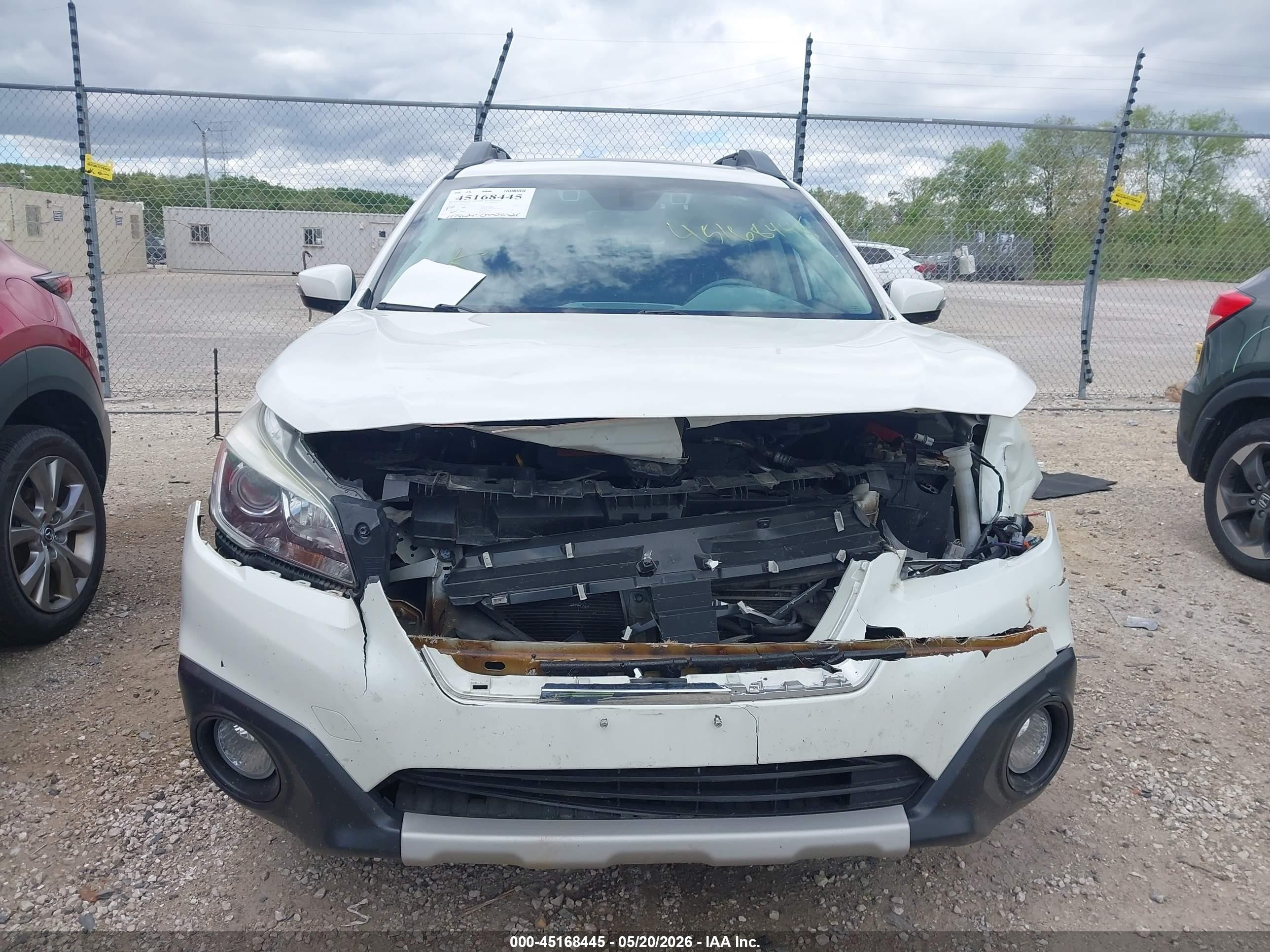2017 Subaru Outback 2.5i Limited White vin: 4S4BSANC7H3278637
