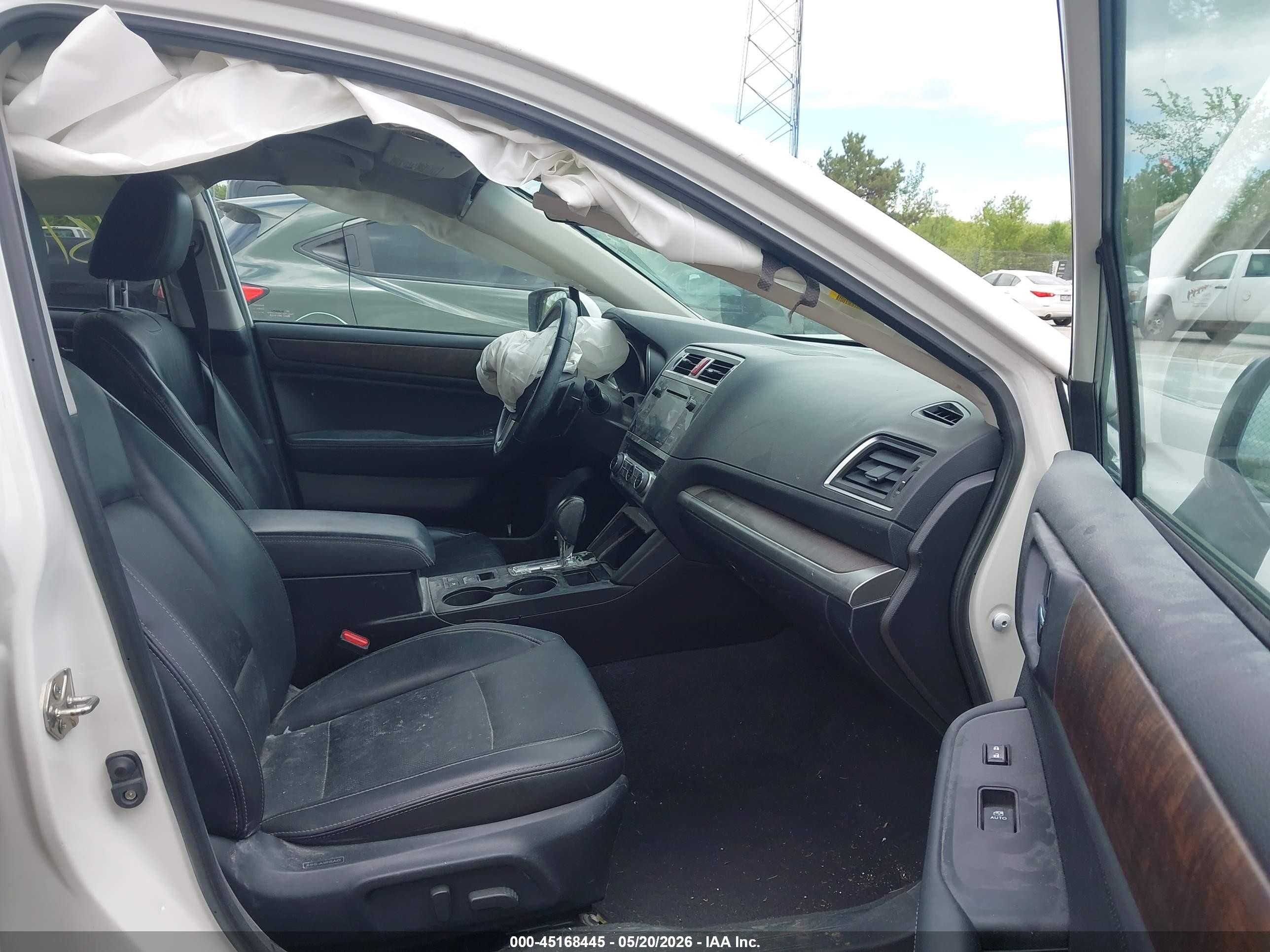 2017 Subaru Outback 2.5i Limited White vin: 4S4BSANC7H3278637