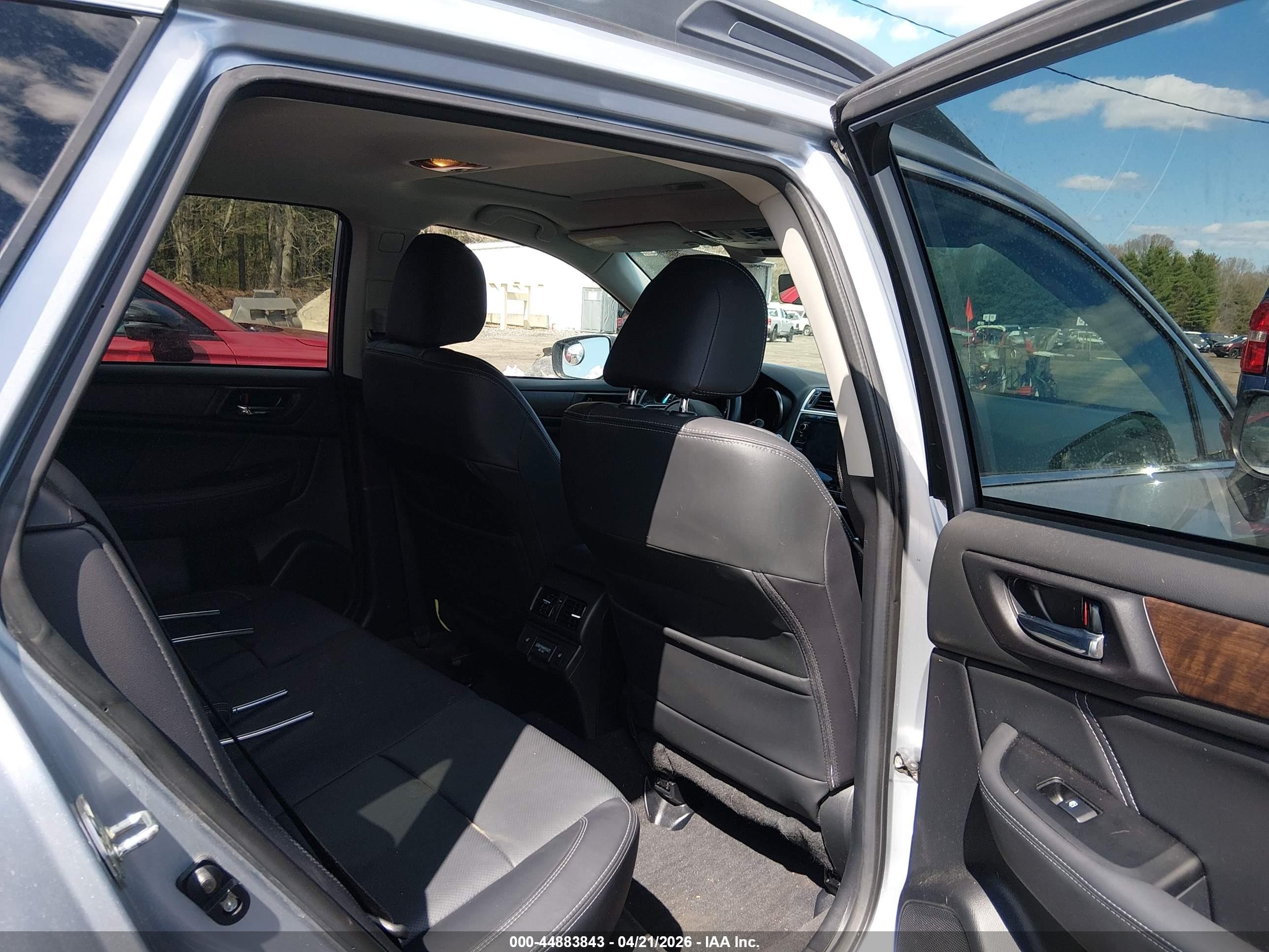 2018 Subaru Outback 2.5i Limited Silver vin: 4S4BSANC7J3296299