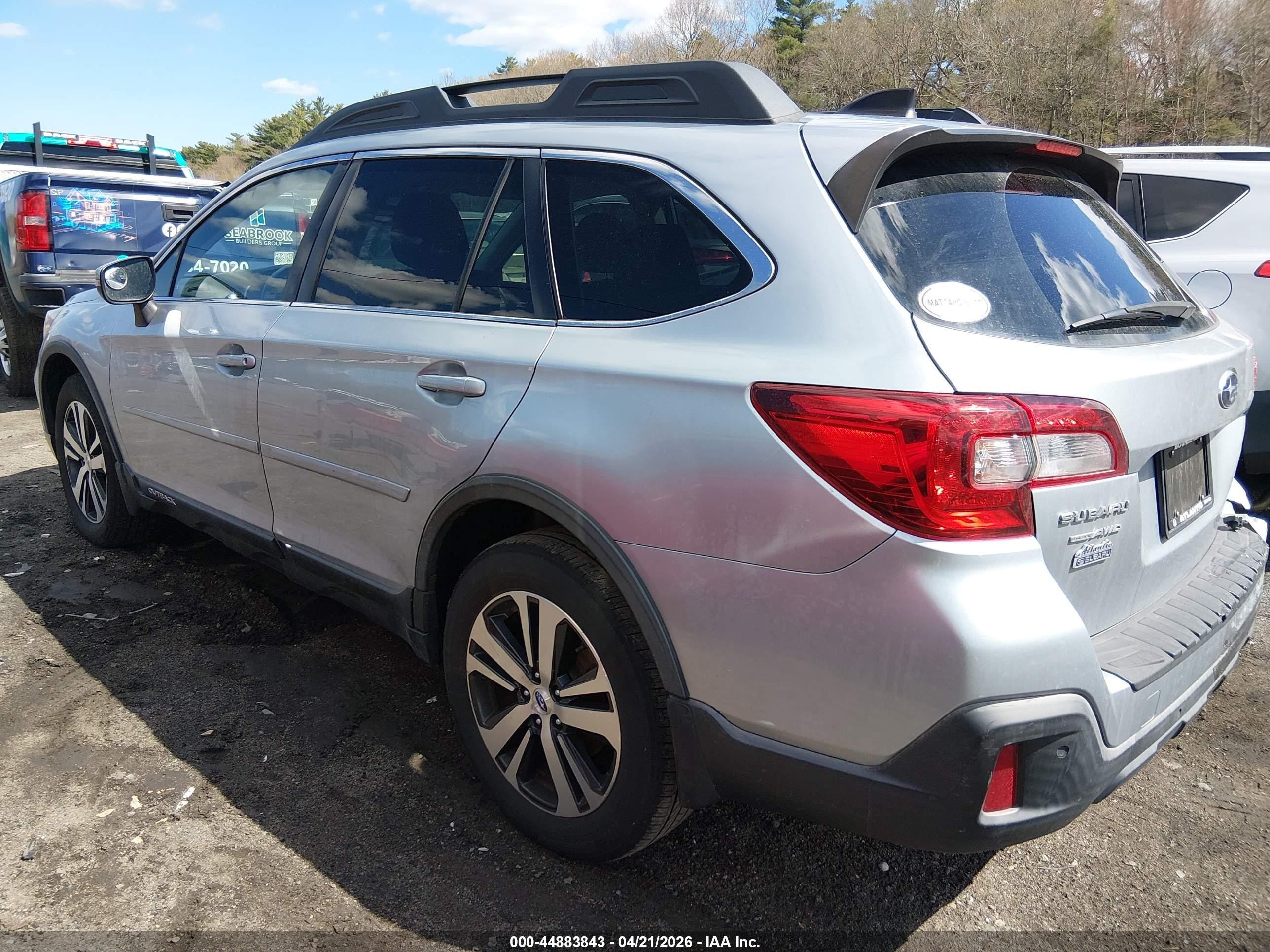 2018 Subaru Outback 2.5i Limited Silver vin: 4S4BSANC7J3296299