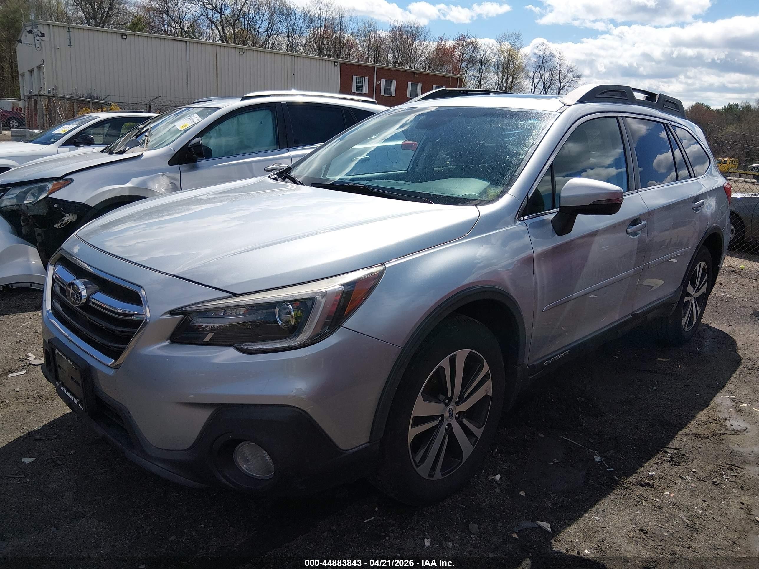2018 Subaru Outback 2.5i Limited Silver vin: 4S4BSANC7J3296299