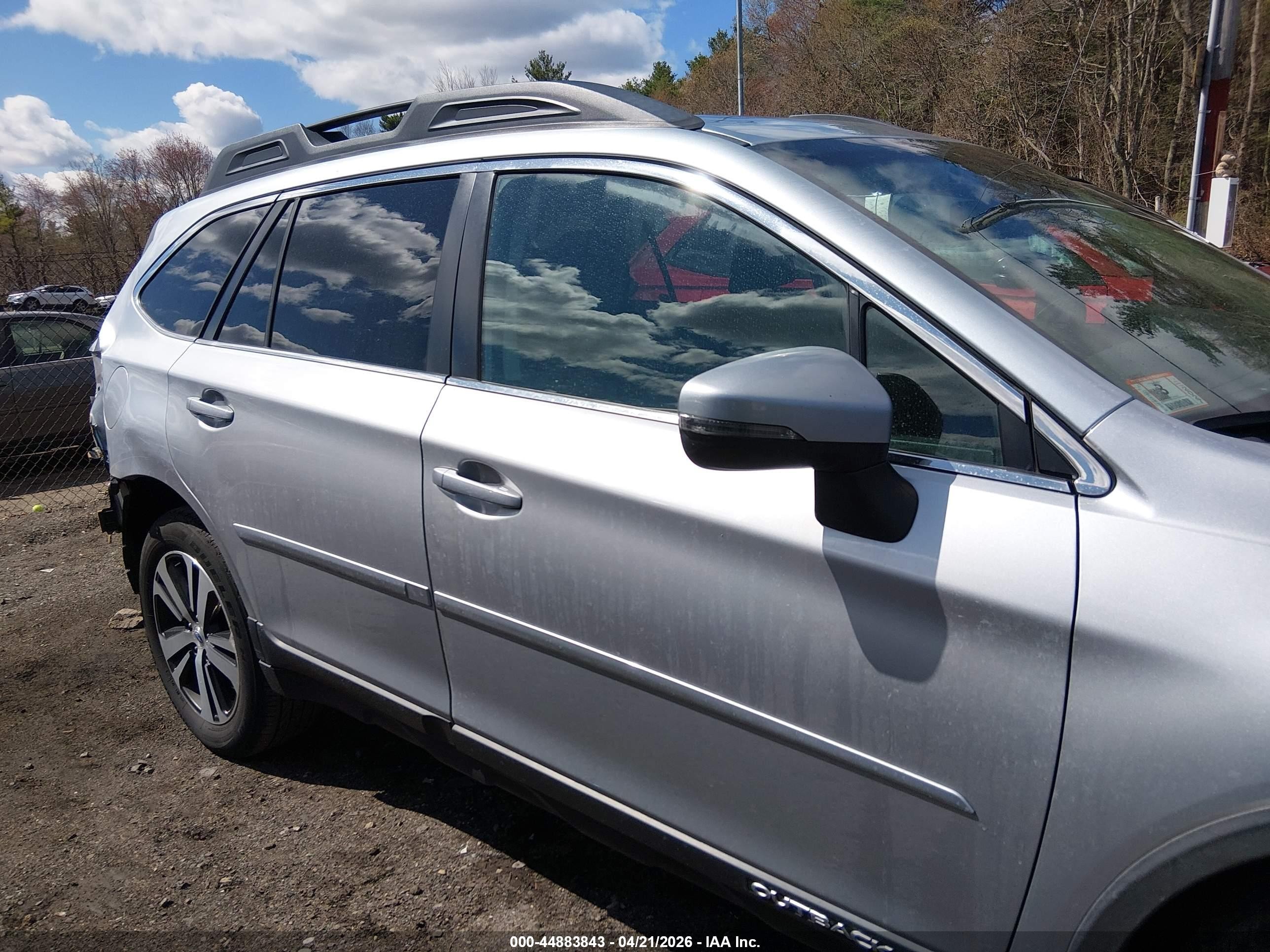 2018 Subaru Outback 2.5i Limited Silver vin: 4S4BSANC7J3296299