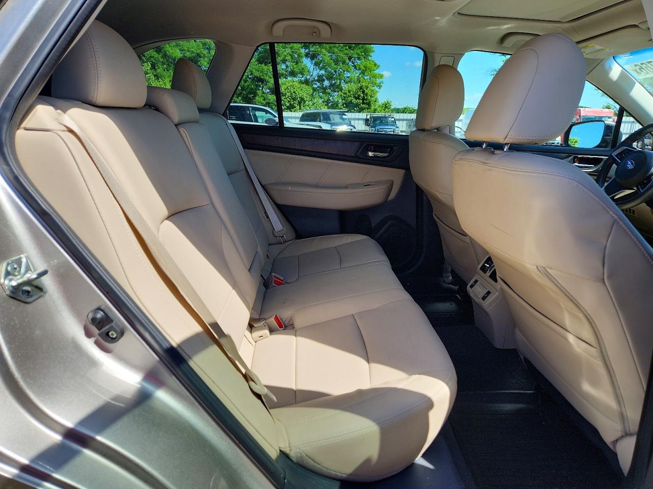 2018 Subaru Outback 2.5i Limited Beige vin: 4S4BSANC7J3375164