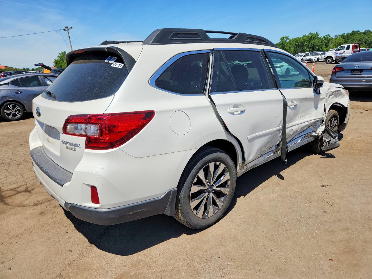 2015 Subaru Outback 2.5i Limited White vin: 4S4BSANC8F3273461