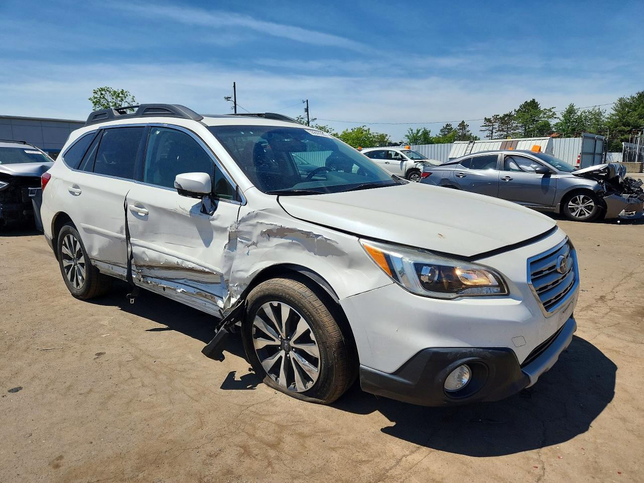2015 Subaru Outback 2.5i Limited White vin: 4S4BSANC8F3273461