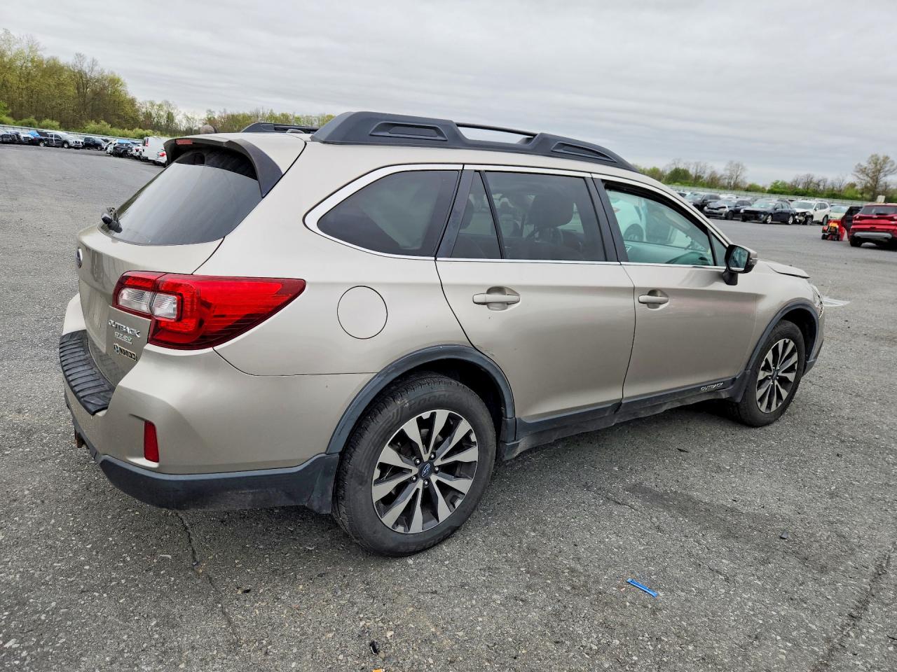 2015 Subaru Outback 2.5i Limited Tan vin: 4S4BSANC8F3297954