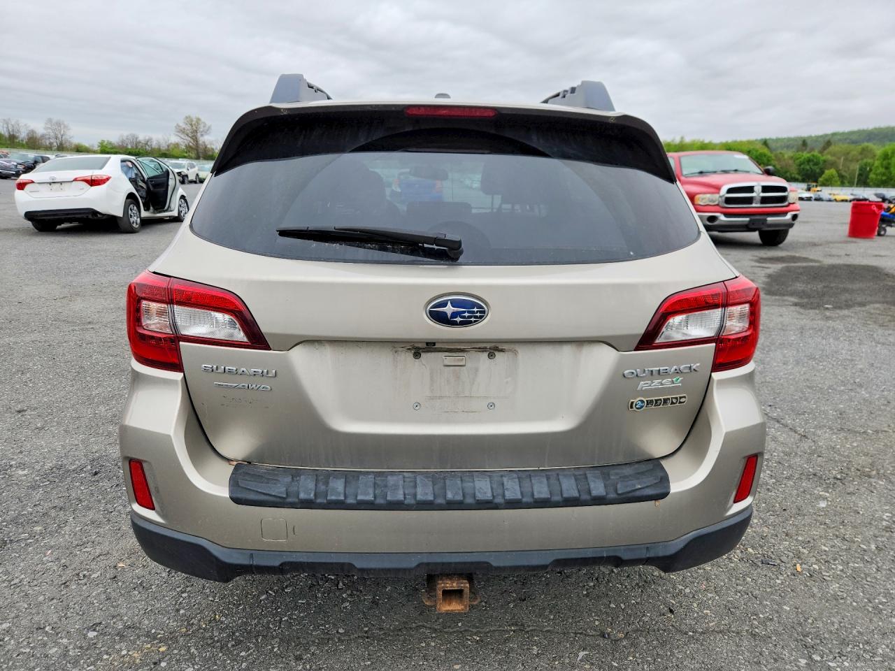 2015 Subaru Outback 2.5i Limited Tan vin: 4S4BSANC8F3297954