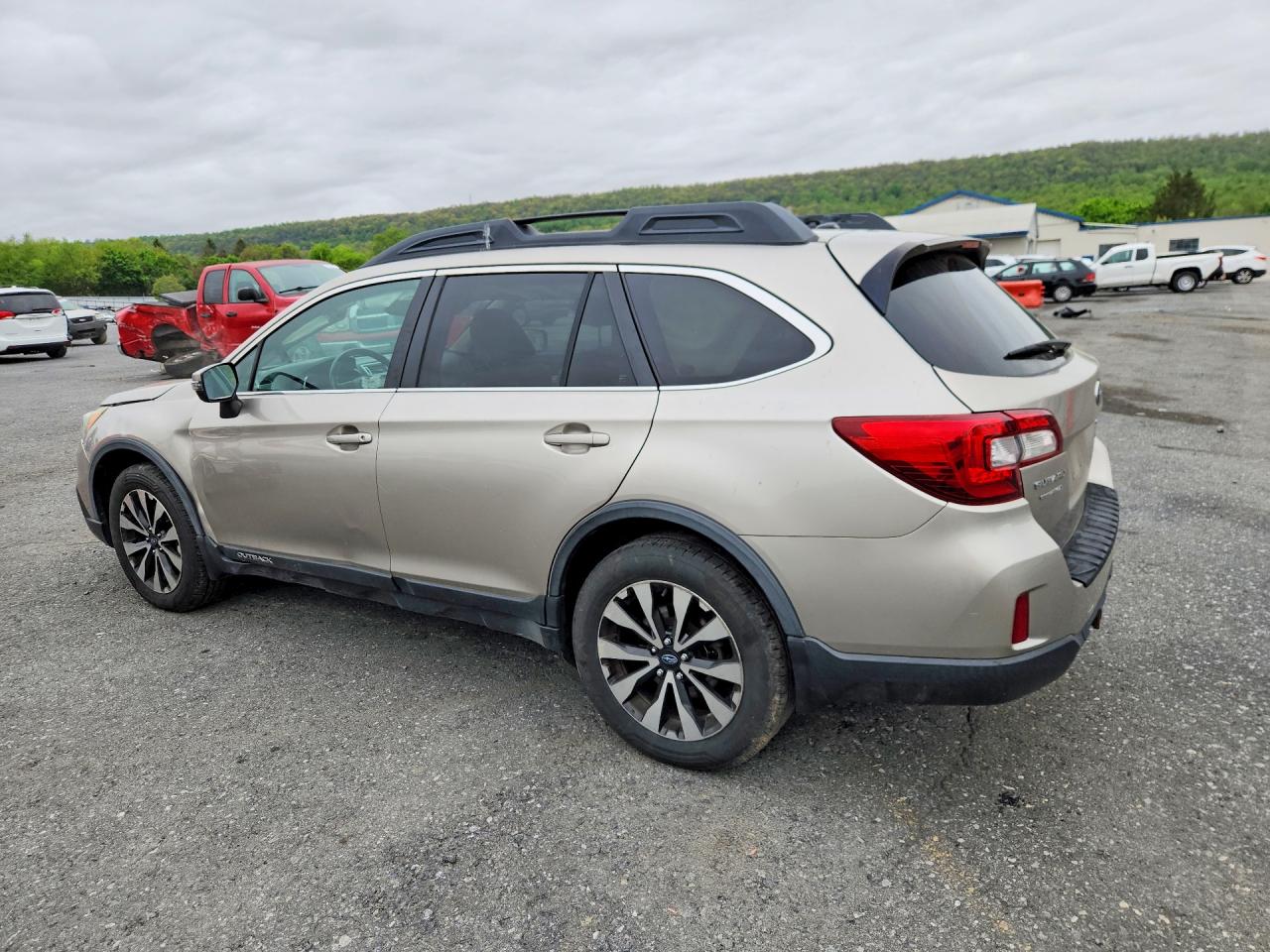 2015 Subaru Outback 2.5i Limited Tan vin: 4S4BSANC8F3297954