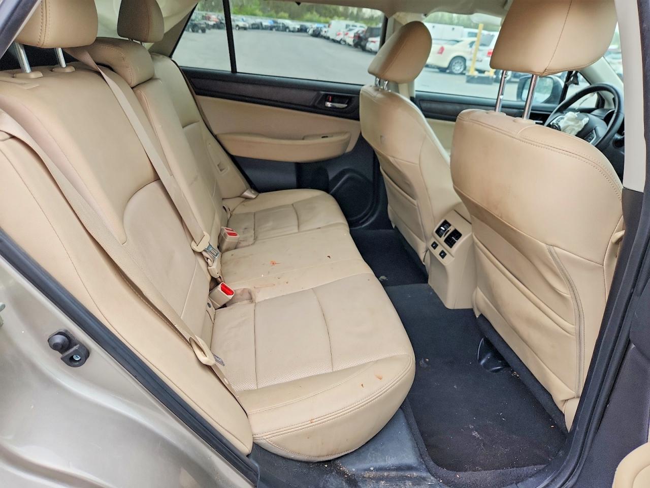 2015 Subaru Outback 2.5i Limited Tan vin: 4S4BSANC8F3297954