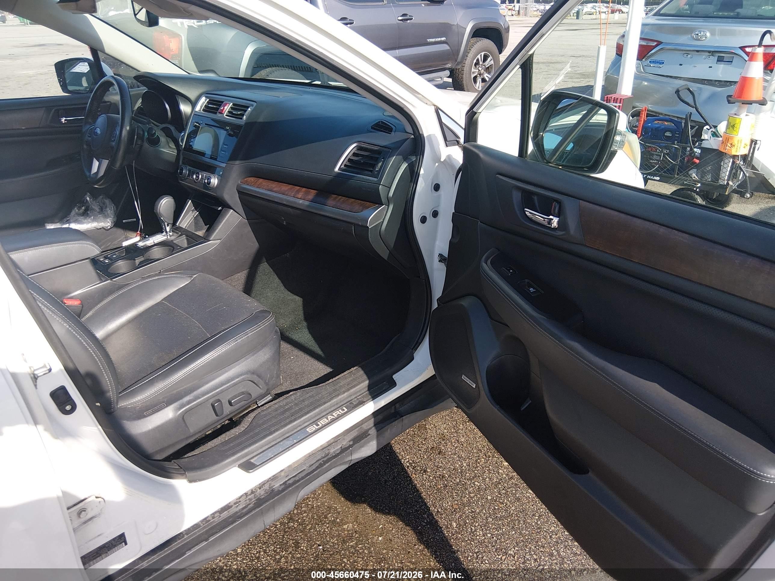 2015 Subaru Outback 2.5i Limited White vin: 4S4BSANC9F3244258