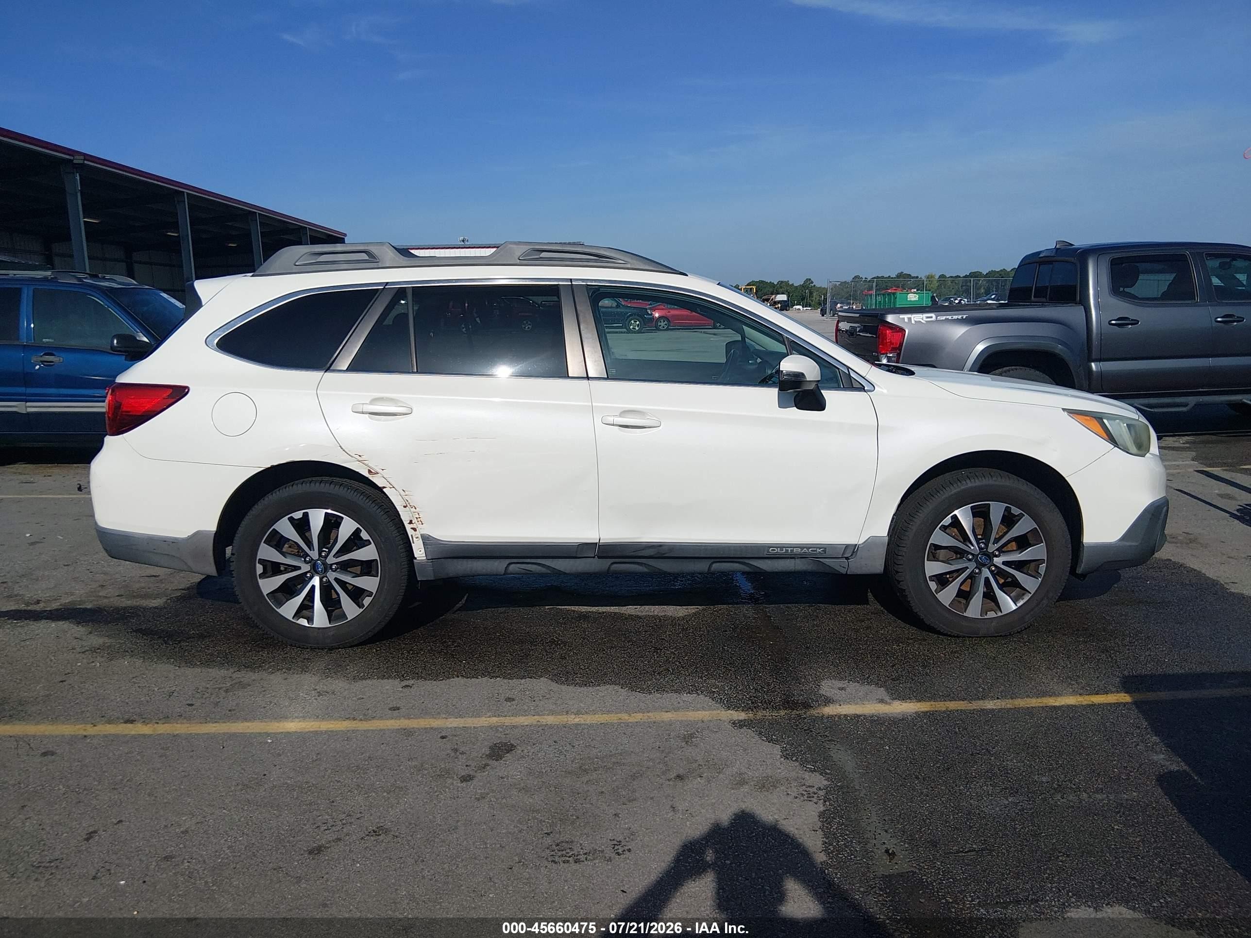 2015 Subaru Outback 2.5i Limited White vin: 4S4BSANC9F3244258