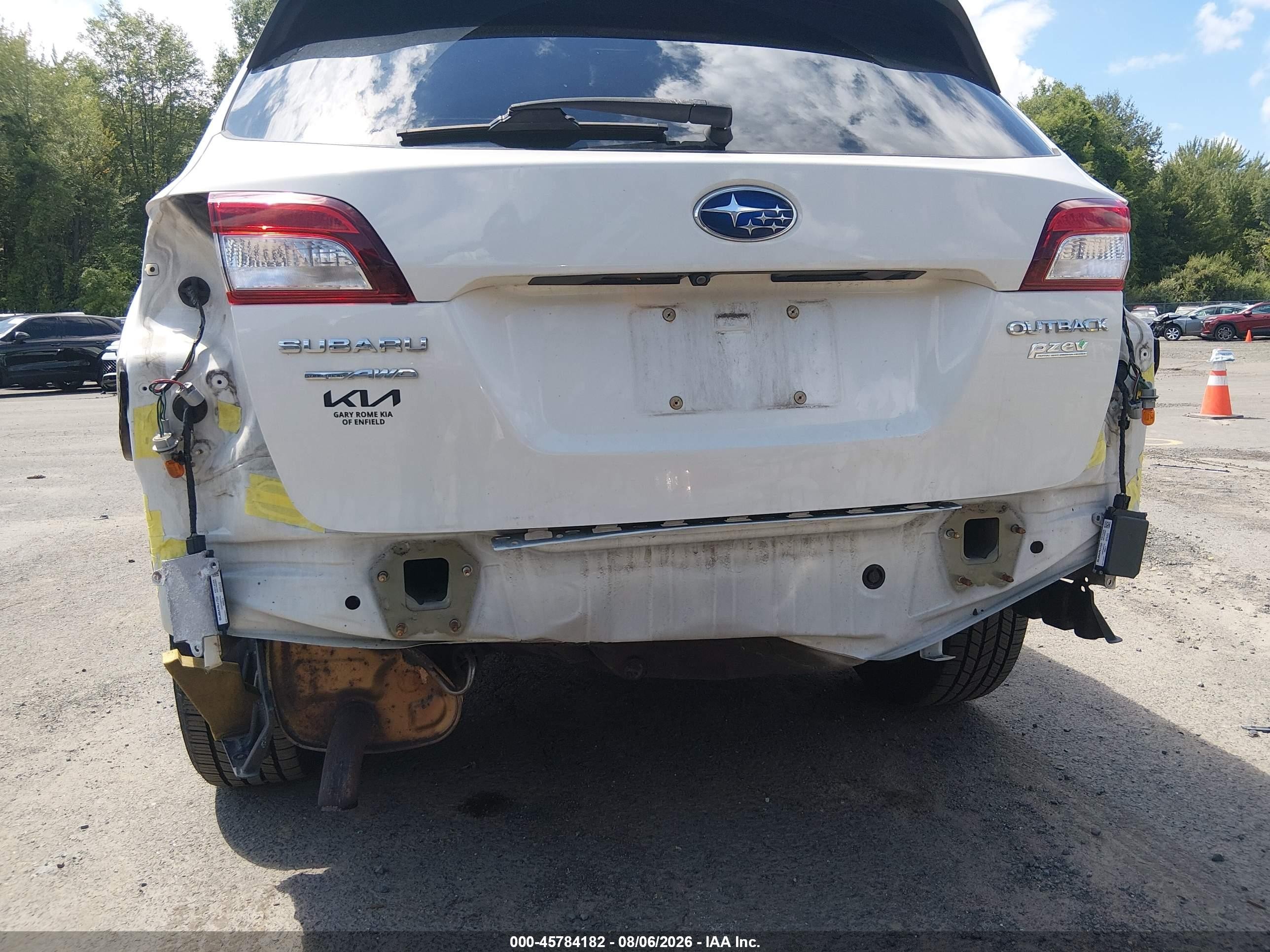 2015 Subaru Outback 2.5i Limited Silver vin: 4S4BSANC9F3268625